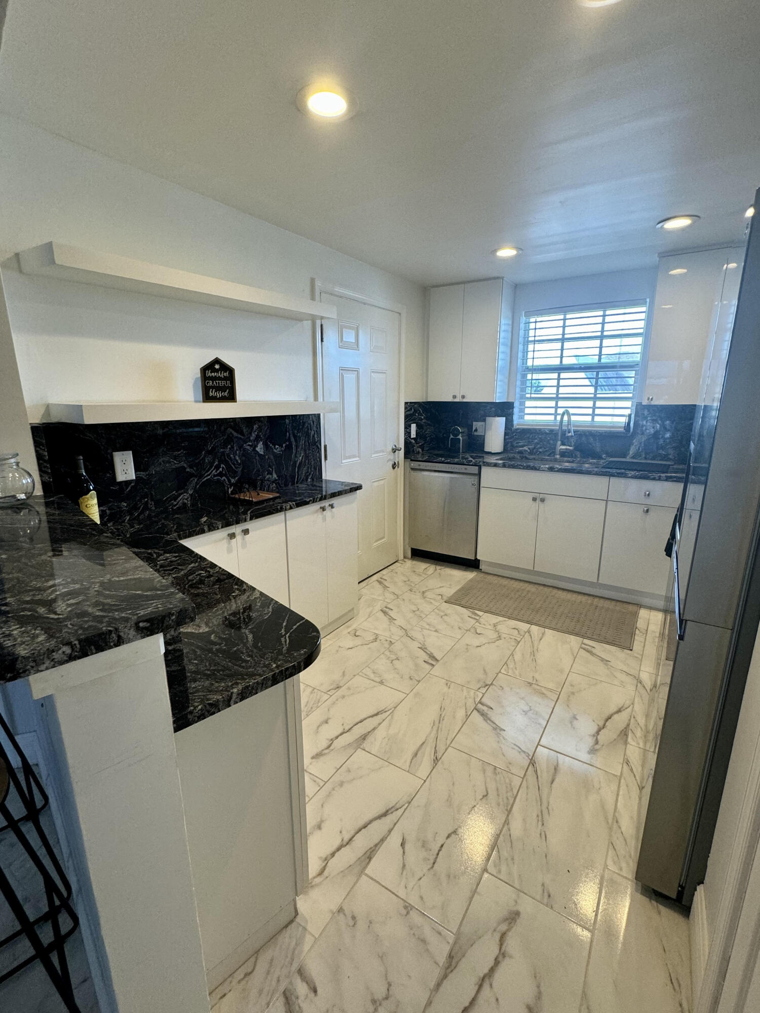 907 Marina Drive 409