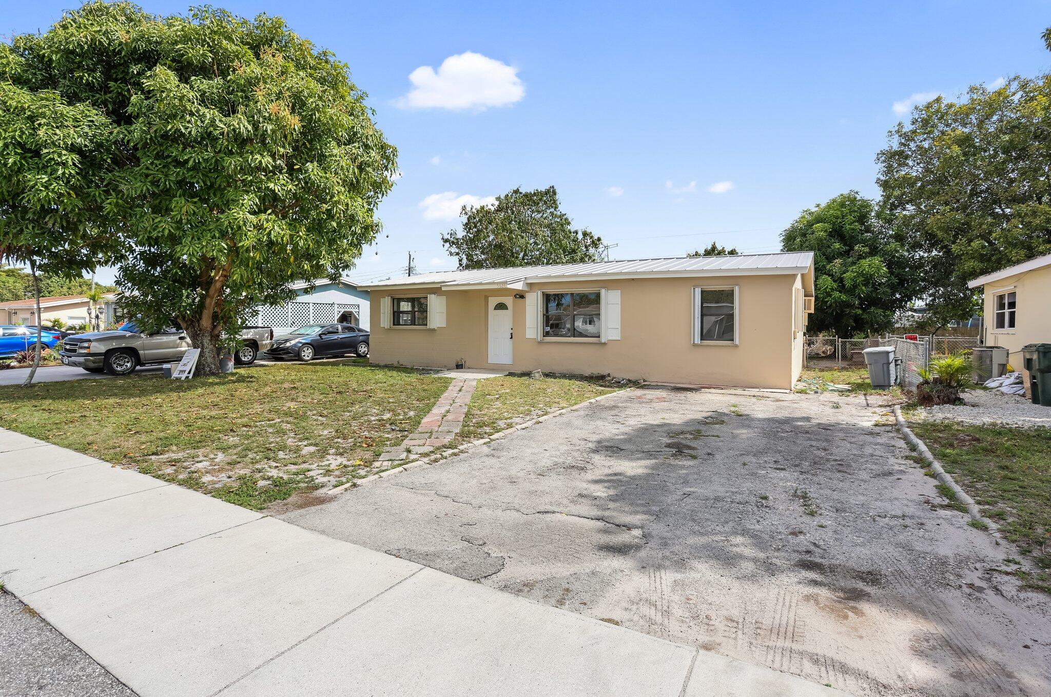 Property for Sale at 5624 S 37th Court, Lake Worth, Palm Beach County, Florida - Bedrooms: 3 
Bathrooms: 2  - $450,000