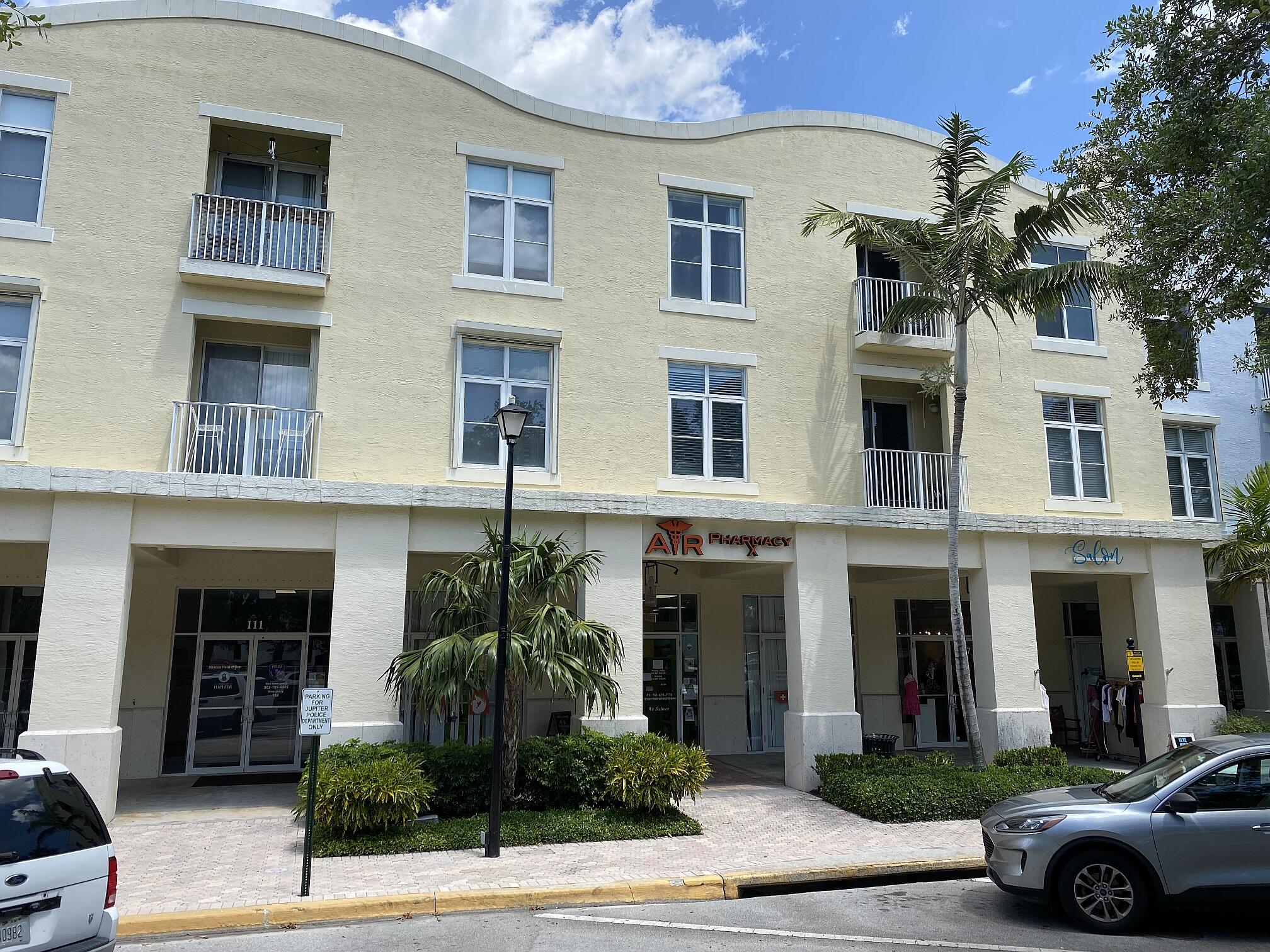 Property for Sale at 1155 Main Street 303, Jupiter, Palm Beach County, Florida - Bedrooms: 1 
Bathrooms: 1  - $279,000