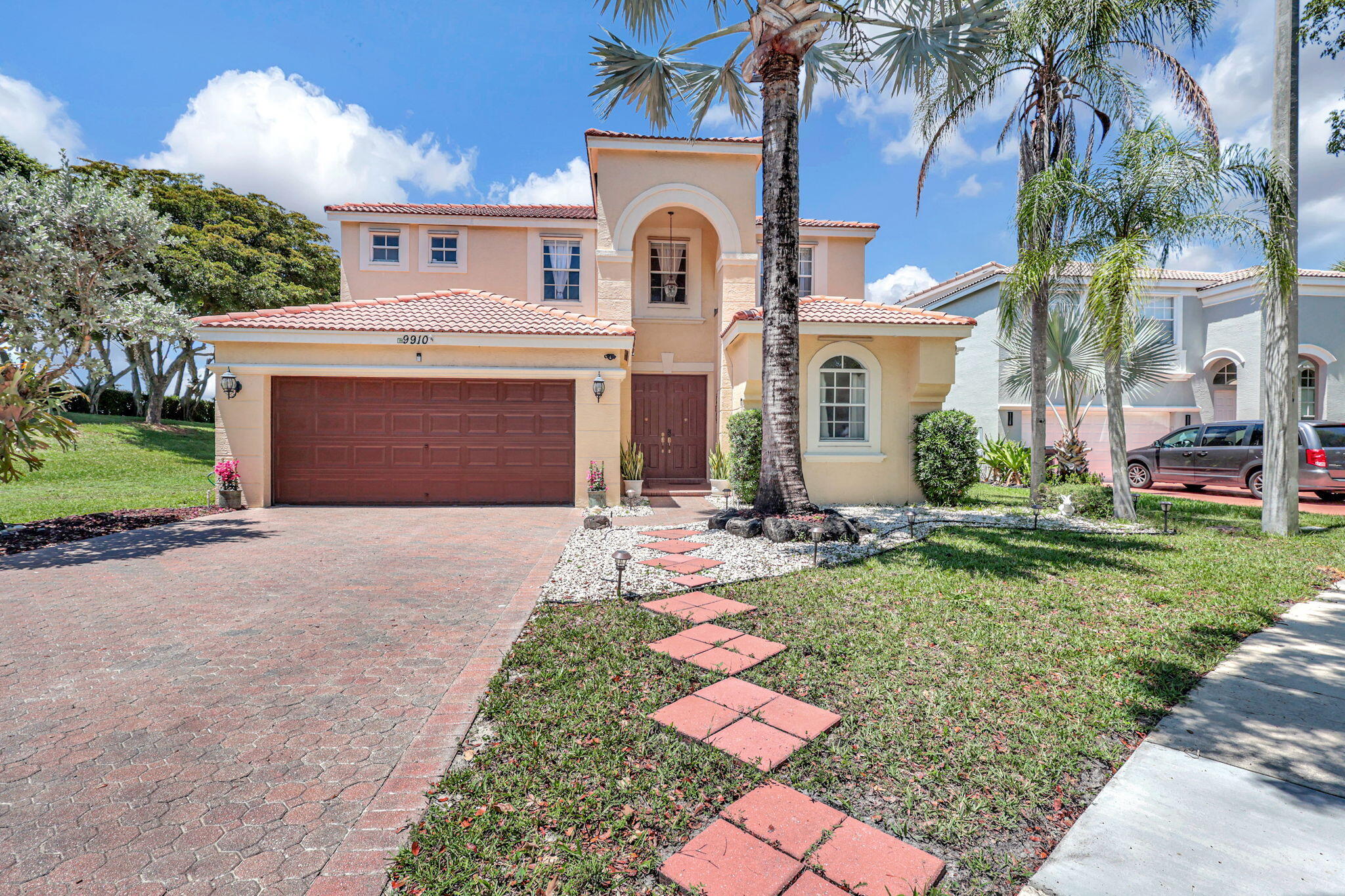 9910 Shepard Place, Wellington, Palm Beach County, Florida - 5 Bedrooms  
3.5 Bathrooms - 