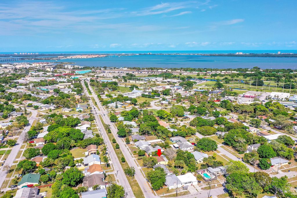 Photo of 1022 Sunrise Boulevard, Fort Pierce, FL 34950 (MLS # RX-10971310)