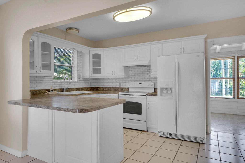 Photo of 1022 Sunrise Boulevard, Fort Pierce, FL 34950 (MLS # RX-10971310)