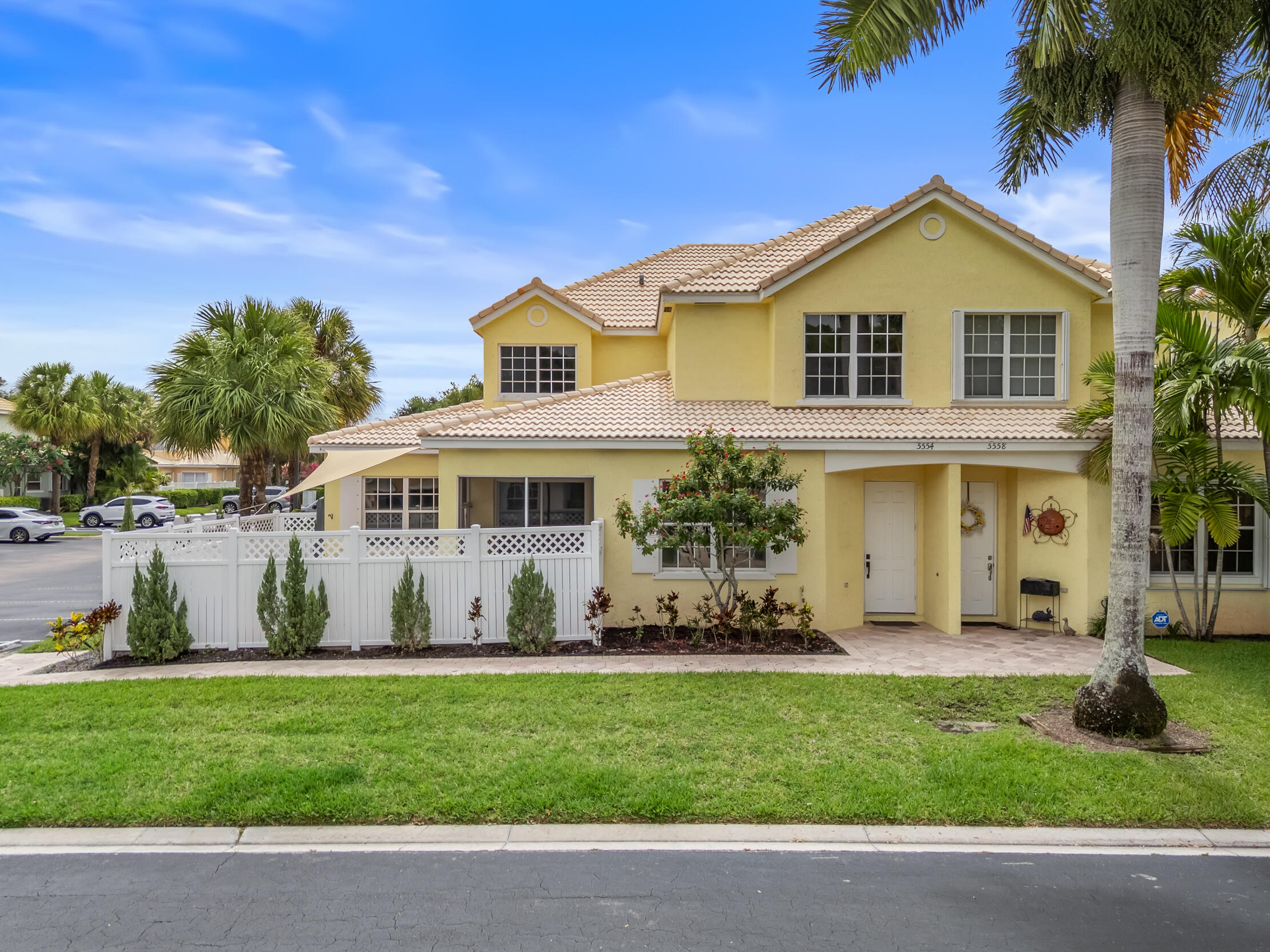5554 Boynton Gardens Drive, Boynton Beach, Palm Beach County, Florida - 3 Bedrooms  
2.5 Bathrooms - 