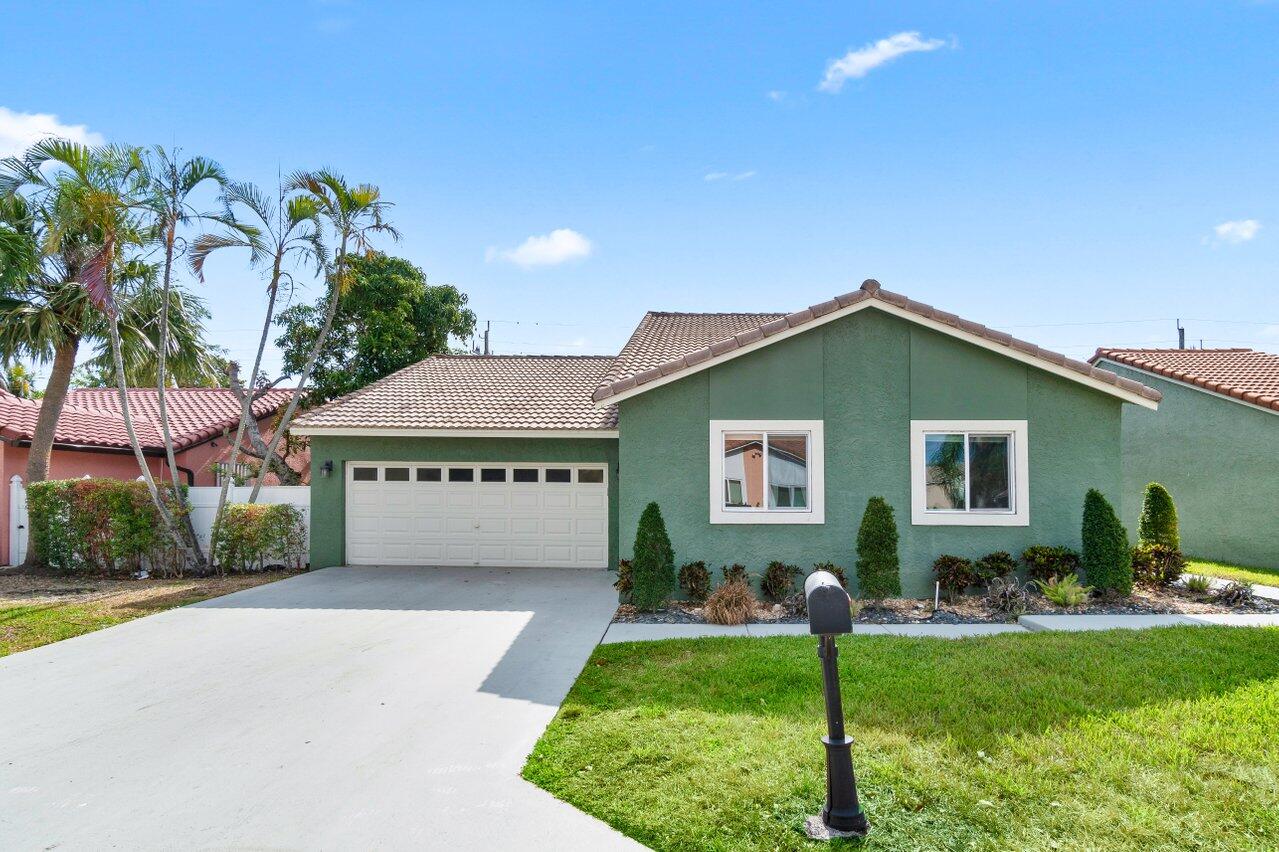 6141 Country Fair Circle, Boynton Beach, Palm Beach County, Florida - 4 Bedrooms  
2.5 Bathrooms - 