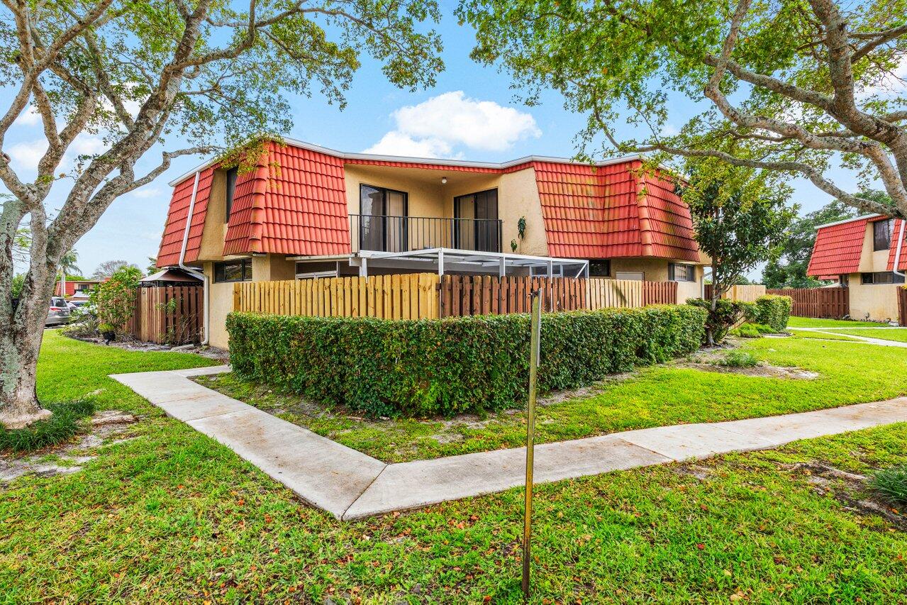Property for Sale at 8352 Trent Court B, Boca Raton, Palm Beach County, Florida - Bedrooms: 2 
Bathrooms: 2.5  - $349,900