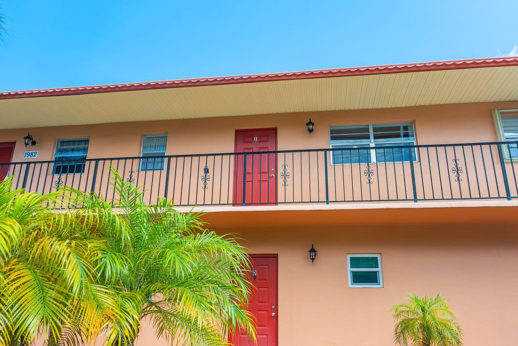 Photo of 1982 SW Palm City Road #I, Stuart, FL 34994 (MLS # RX-11124972)