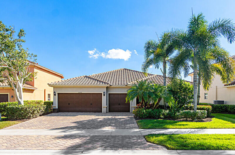 10576 Longleaf Lane, Wellington, Palm Beach County, Florida - 4 Bedrooms  
3.5 Bathrooms - 