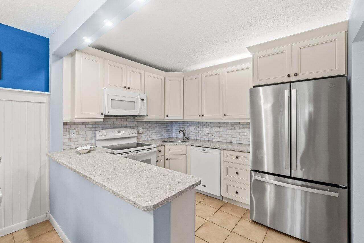 Property for Sale at 234 Pine Hov Circle B-1, Greenacres, Palm Beach County, Florida - Bedrooms: 2 
Bathrooms: 2  - $207,000