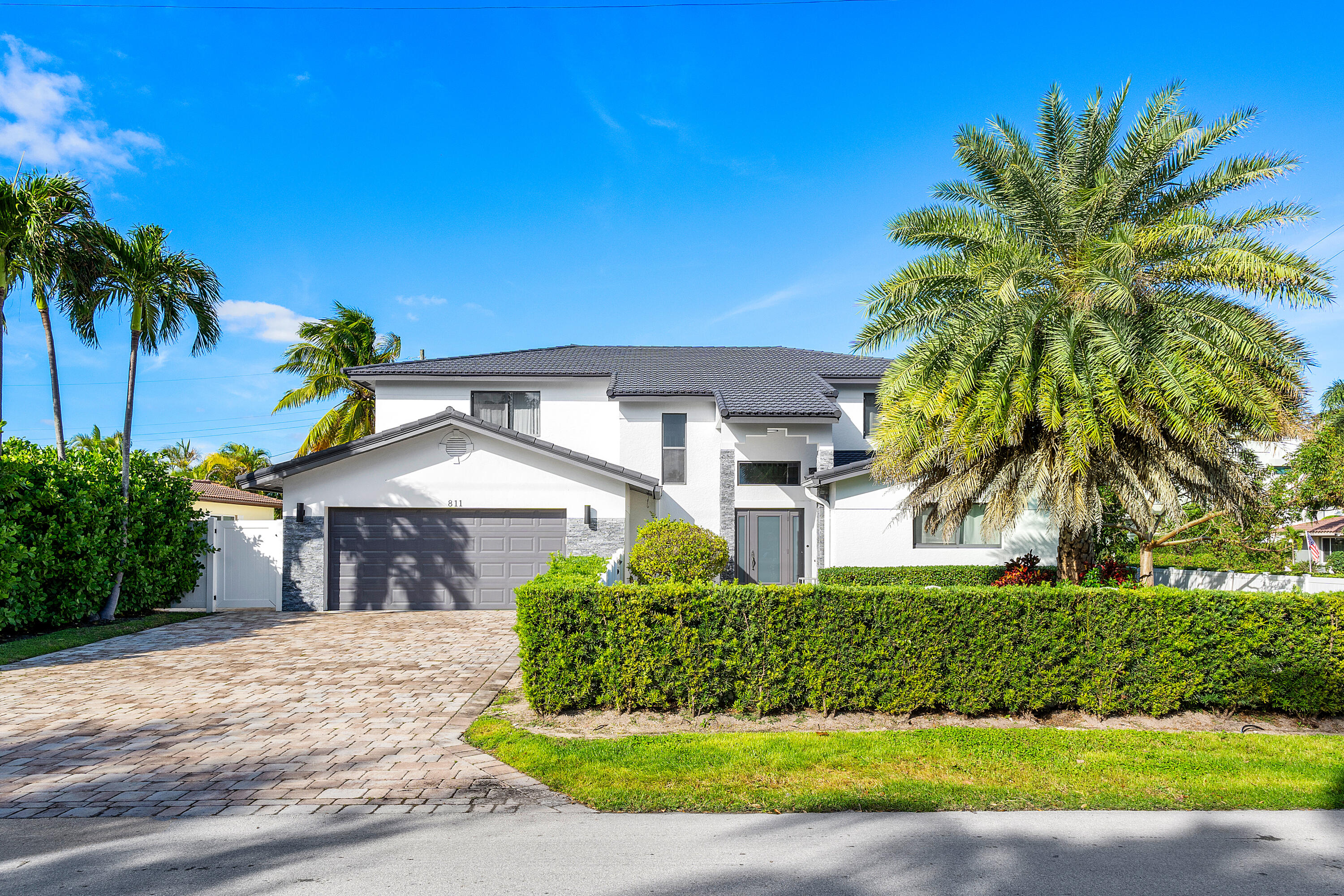 Property for Sale at 811 Se 31st Street, Boca Raton, Palm Beach County, Florida - Bedrooms: 6 
Bathrooms: 5  - $3,250,000