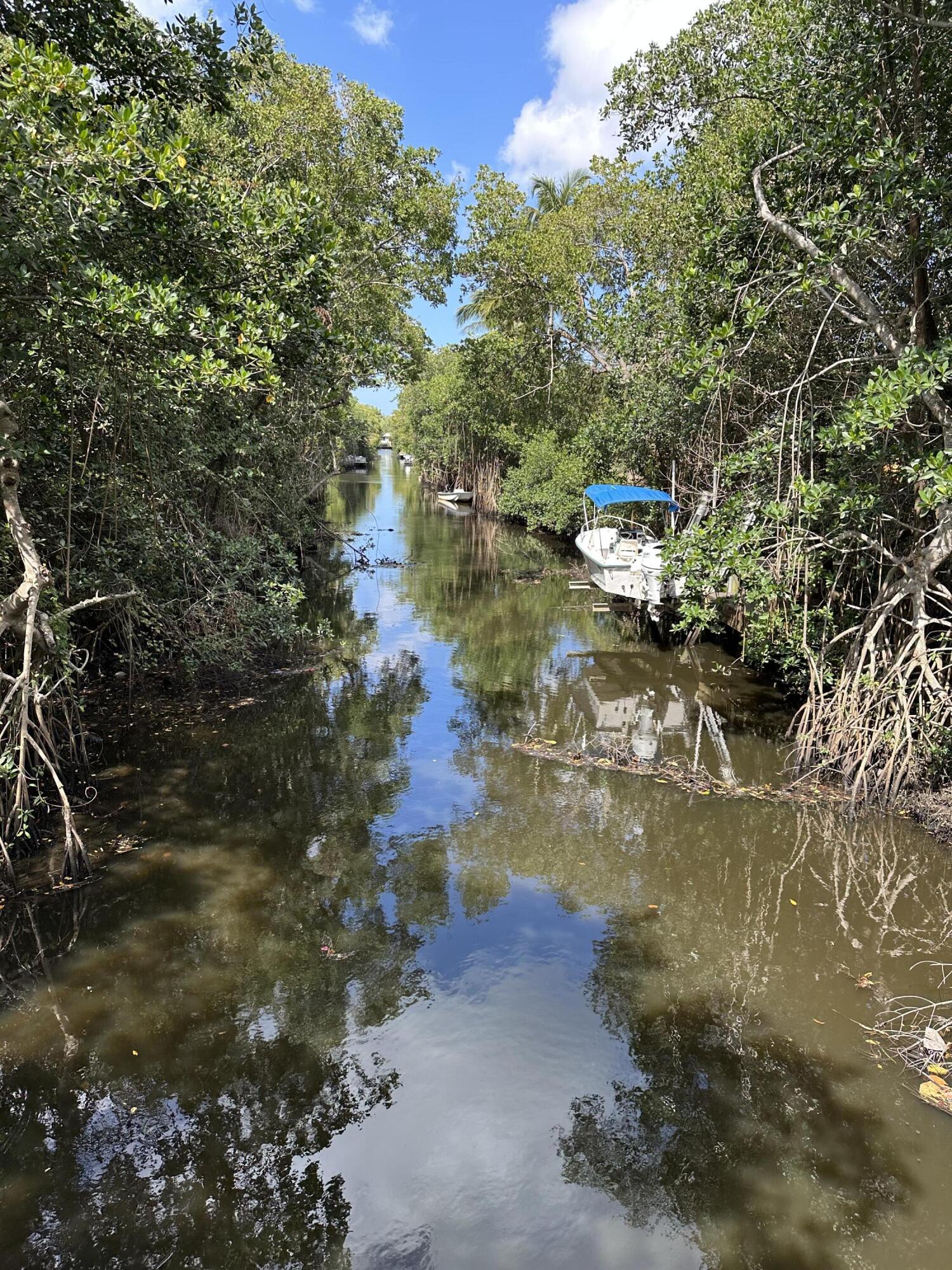 Property for Sale at 992 Mohican Boulevard, Jupiter, Palm Beach County, Florida - Bedrooms: 4 
Bathrooms: 1  - $475,000