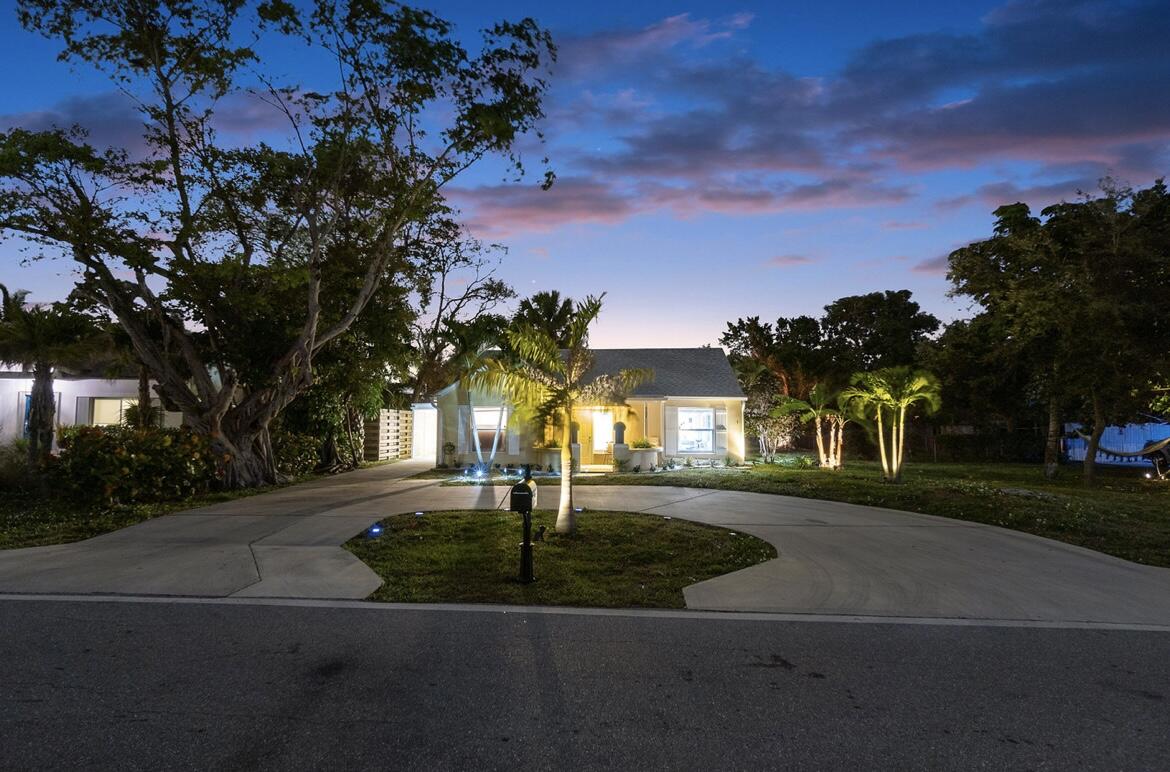 Property for Sale at 727 S Lake Drive, Lantana, Palm Beach County, Florida - Bedrooms: 3 
Bathrooms: 2  - $1,299,000