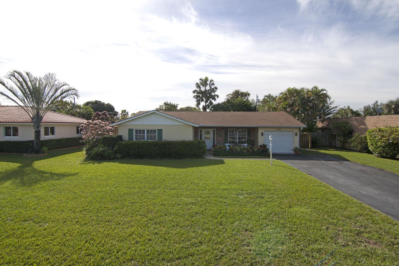 Photo 1 of 1820 Barbados Road, Lake Clarke Shores, Florida, $269,000, Web #: 10201779