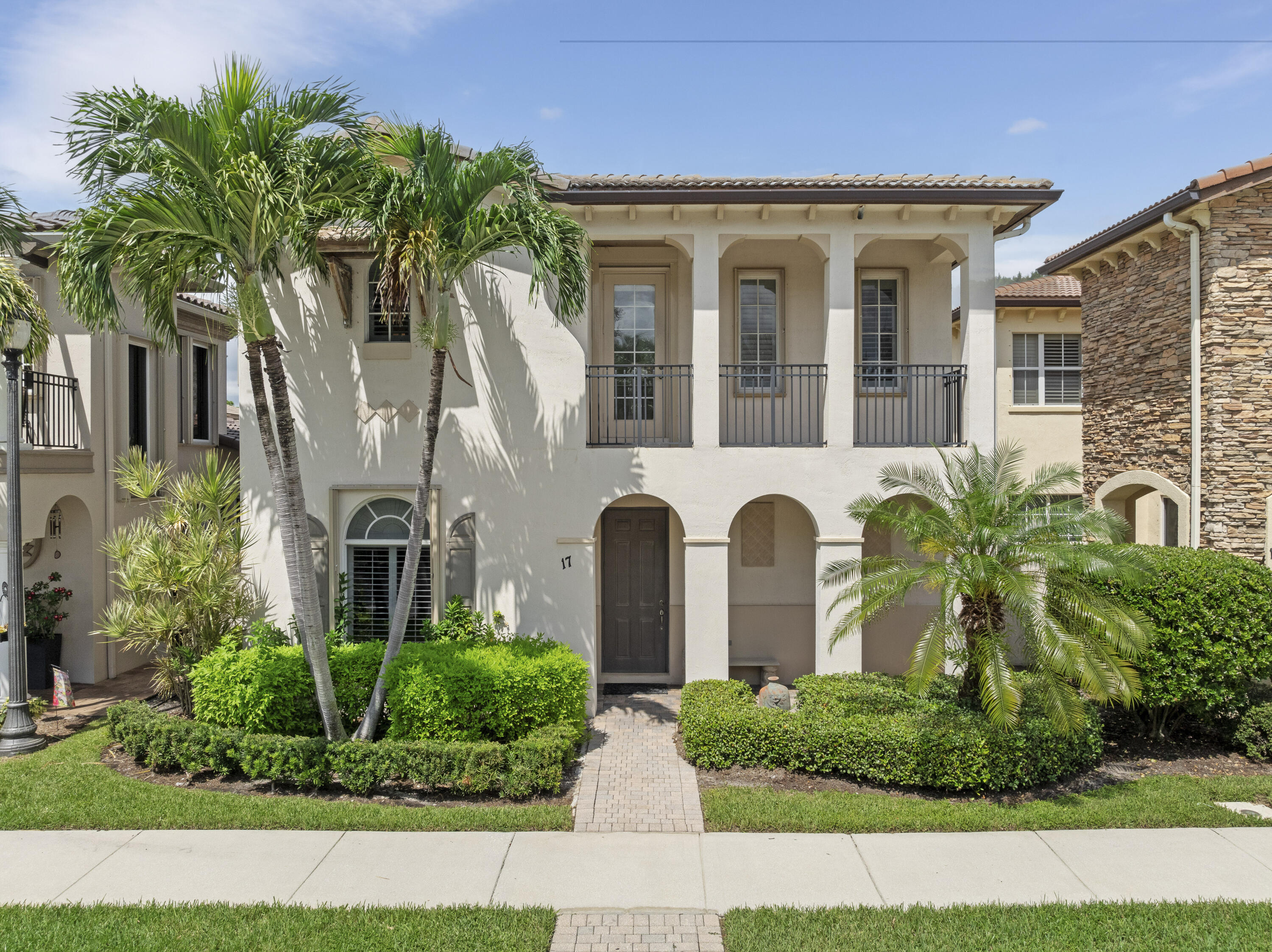 17 Stoney Drive, Palm Beach Gardens, Palm Beach County, Florida - 3 Bedrooms  
3.5 Bathrooms - 