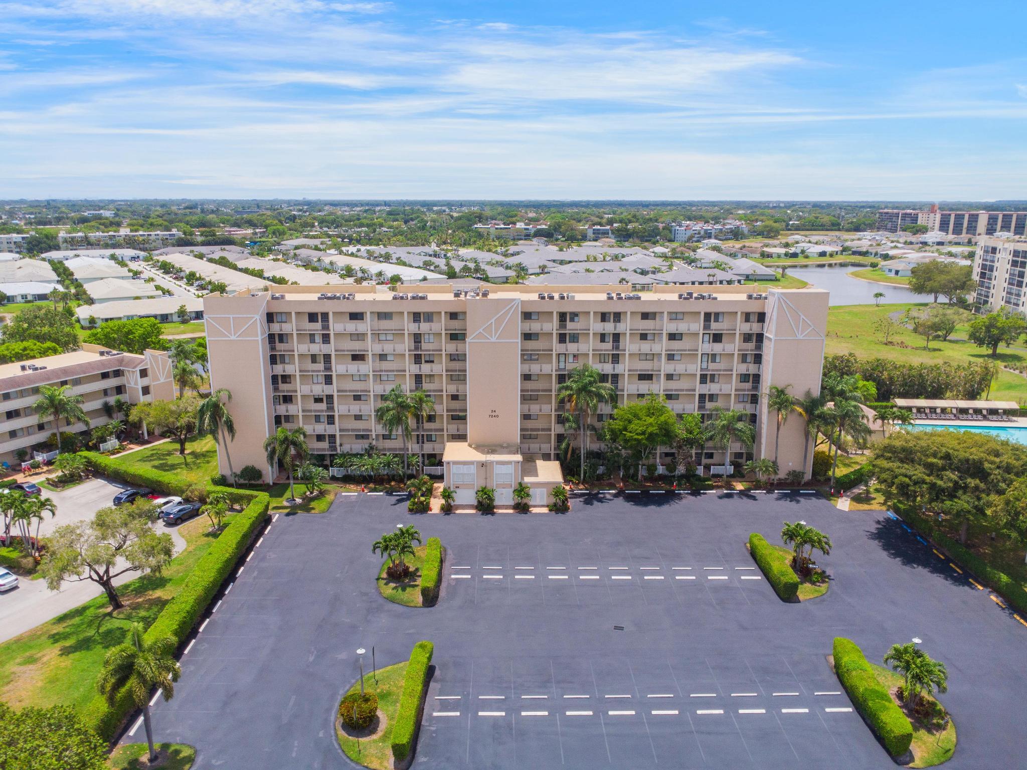 Property for Sale at 7240 Huntington Lane 105, Delray Beach, Palm Beach County, Florida - Bedrooms: 2 
Bathrooms: 2  - $240,000