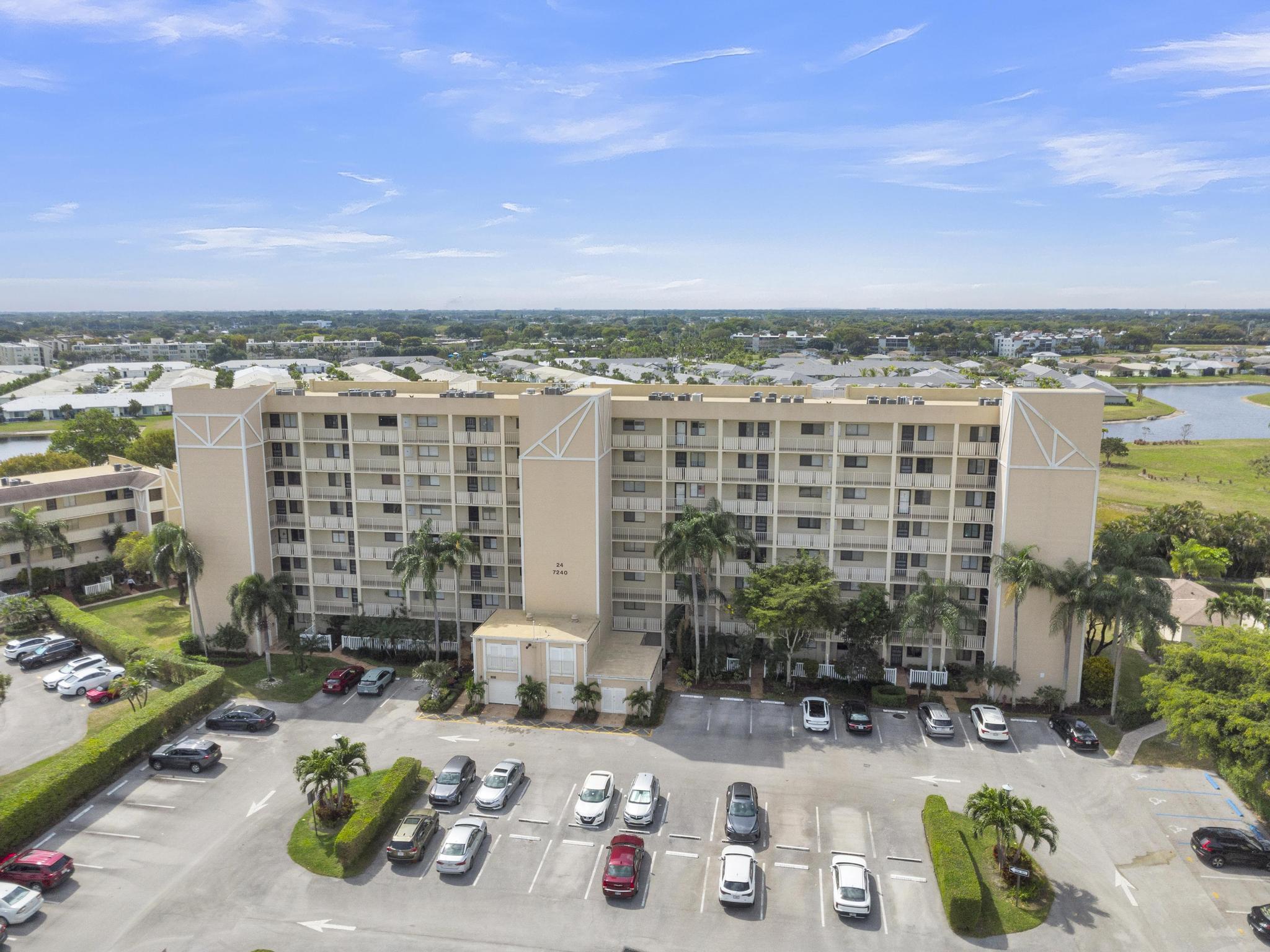 Property for Sale at 7240 Huntington Lane 105, Delray Beach, Palm Beach County, Florida - Bedrooms: 2 
Bathrooms: 2  - $240,000