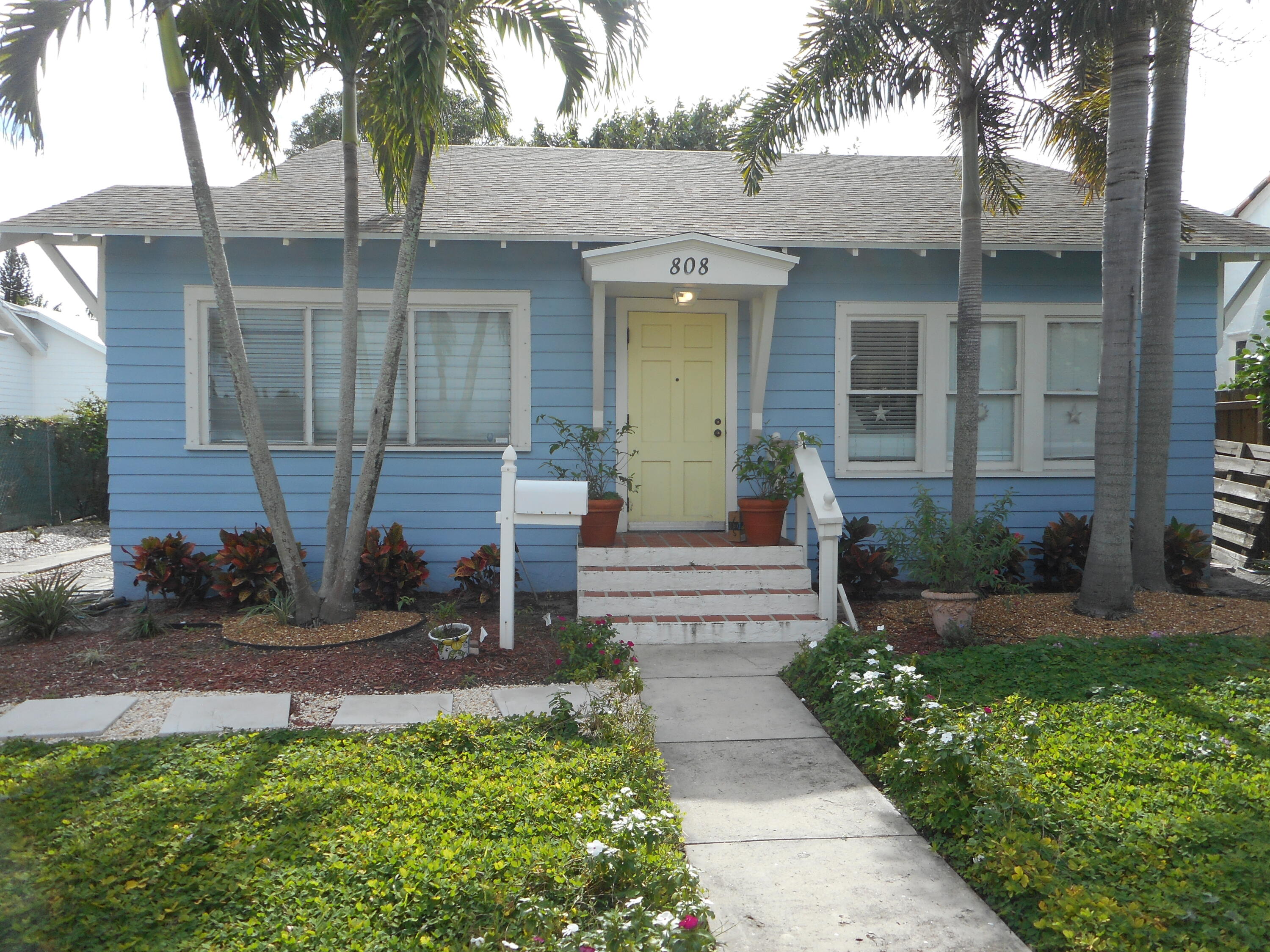 808 Claremore Drive, West Palm Beach, Palm Beach County, Florida - 2 Bedrooms  
1 Bathrooms - 