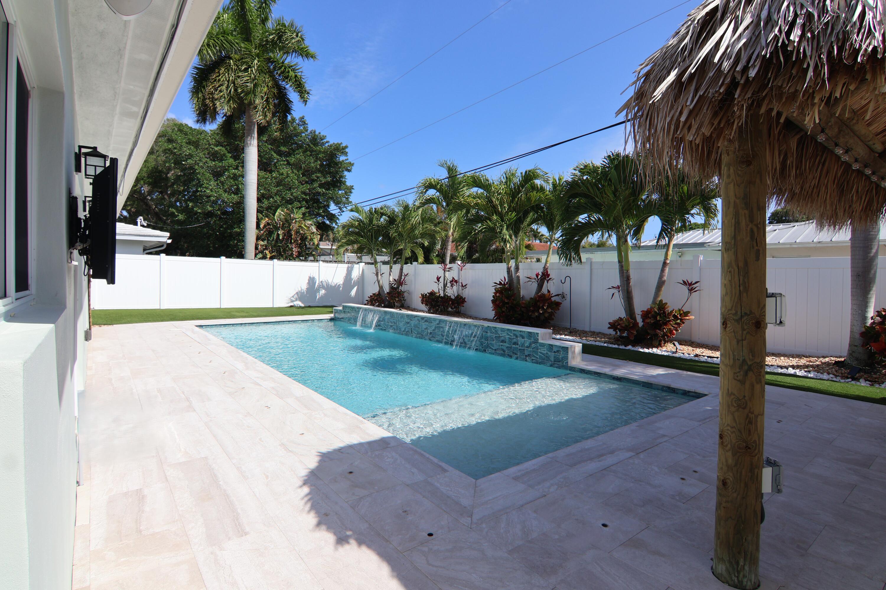 1166 Sw 3rd Street, Boca Raton, Palm Beach County, Florida - 4 Bedrooms  
2.5 Bathrooms - 