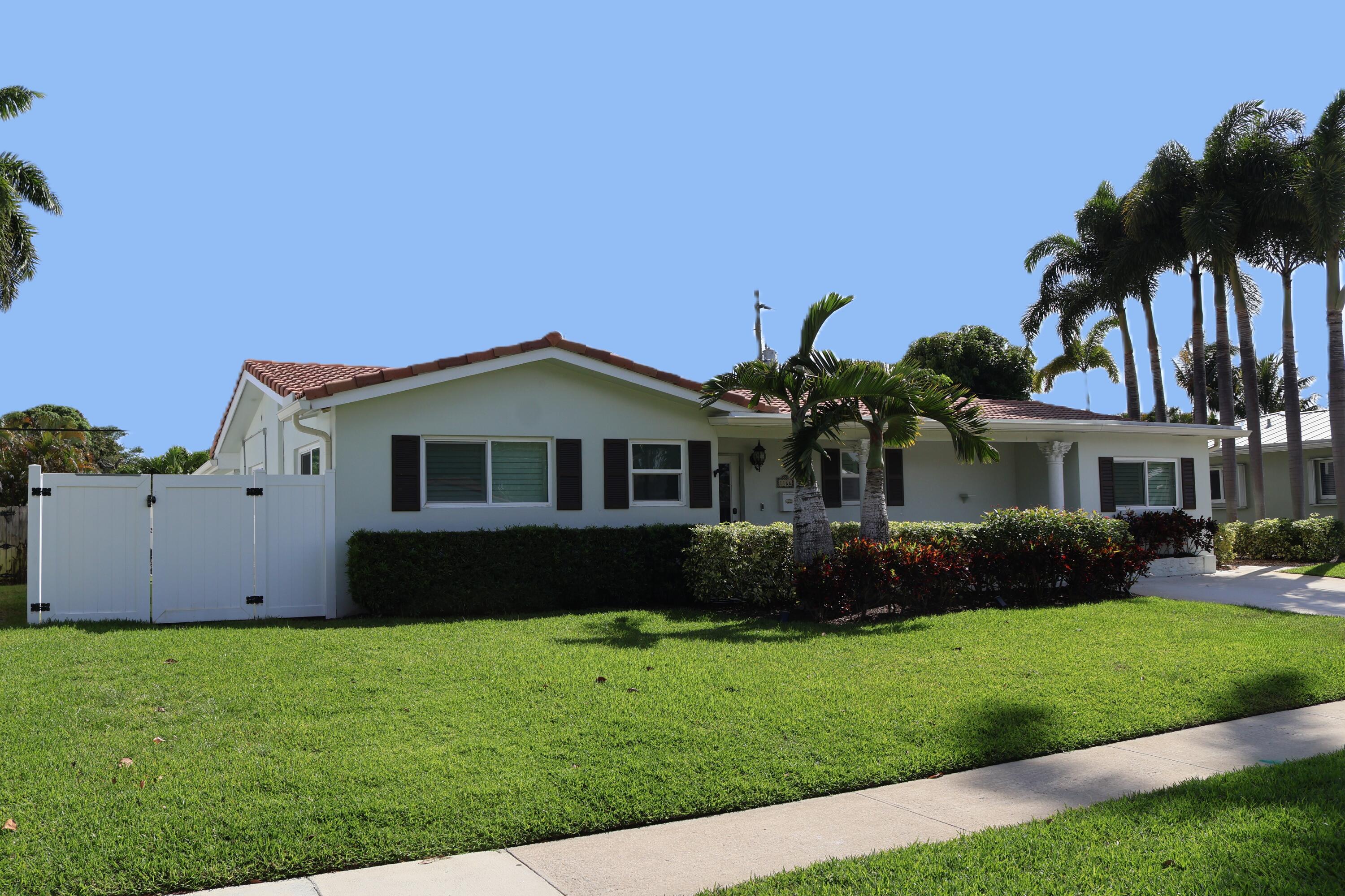 Property for Sale at 1166 Sw 3rd Street, Boca Raton, Palm Beach County, Florida - Bedrooms: 4 
Bathrooms: 2.5  - $900,000