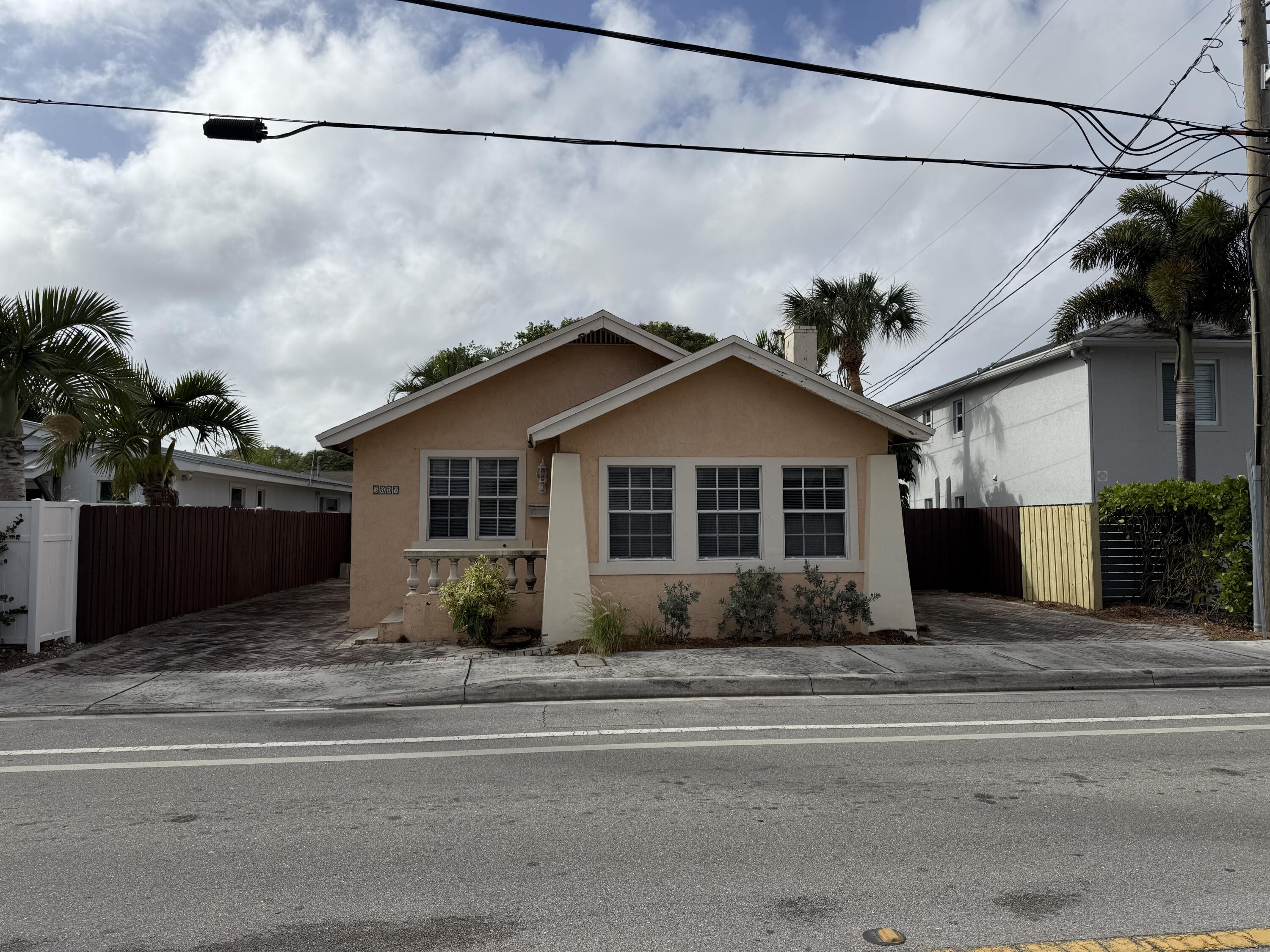 3809 S Olive Avenue, West Palm Beach, Palm Beach County, Florida - 2 Bedrooms  
1 Bathrooms - 