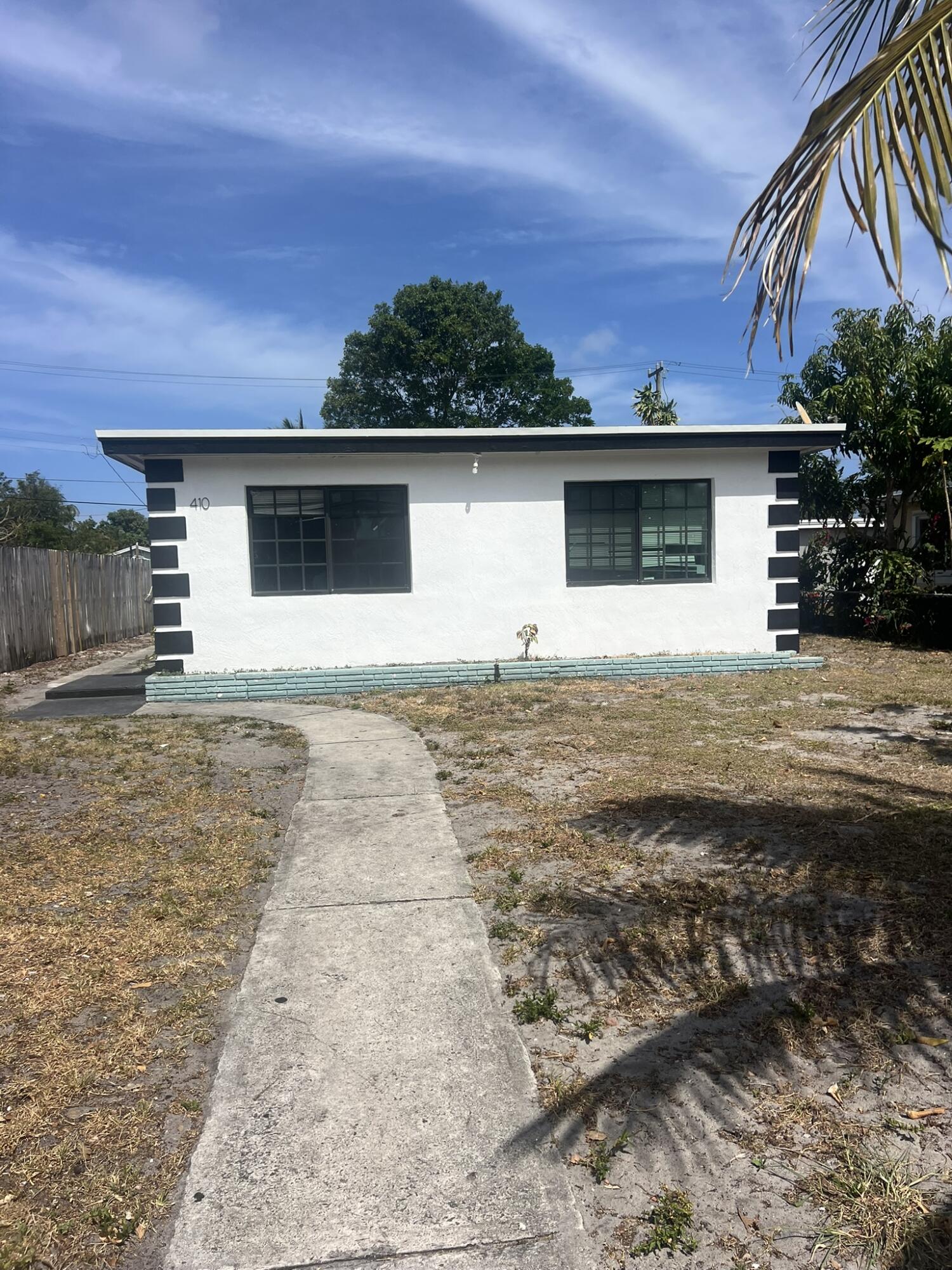 Property for Sale at 410 S D Street, Lake Worth Beach, Palm Beach County, Florida - Bedrooms: 4 
Bathrooms: 3  - $380,000