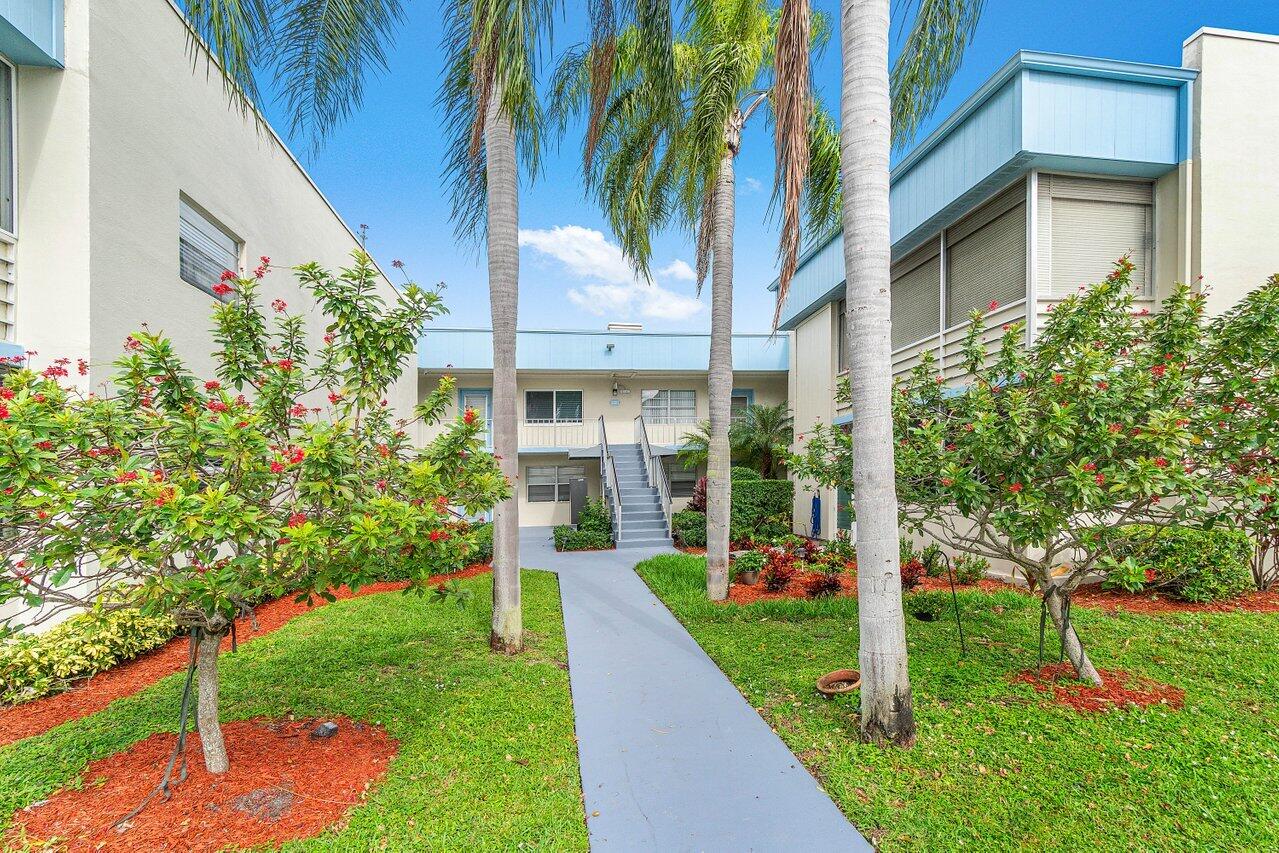 828 Flanders R, Delray Beach, Palm Beach County, Florida - 2 Bedrooms  
2 Bathrooms - 