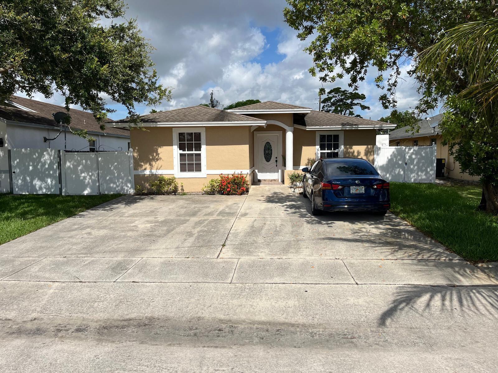 261 Jennings Avenue, Greenacres, Palm Beach County, Florida - 3 Bedrooms  
2 Bathrooms - 