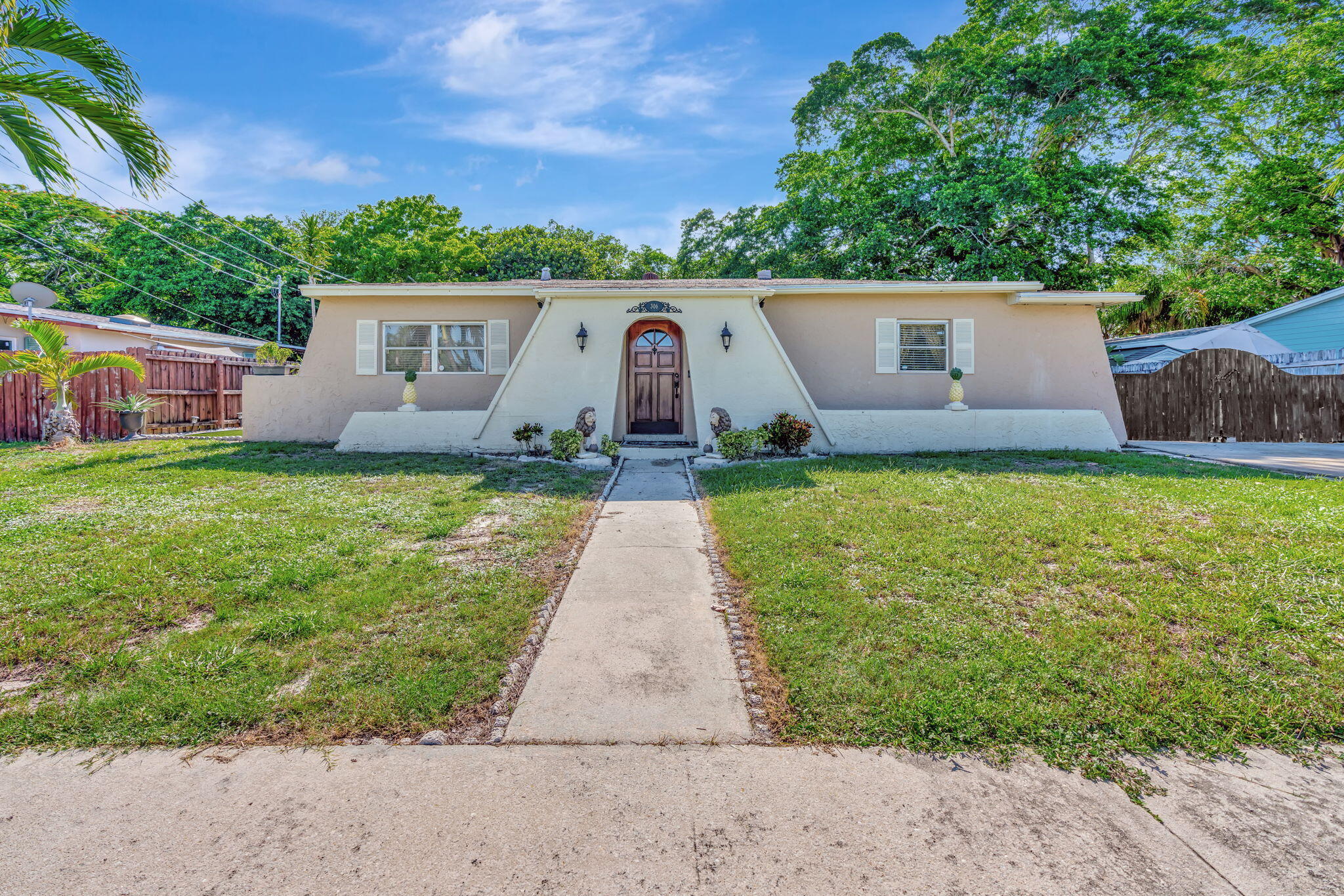 306 S Caloosahatchee Avenue, Jupiter, Palm Beach County, Florida - 3 Bedrooms  
3 Bathrooms - 