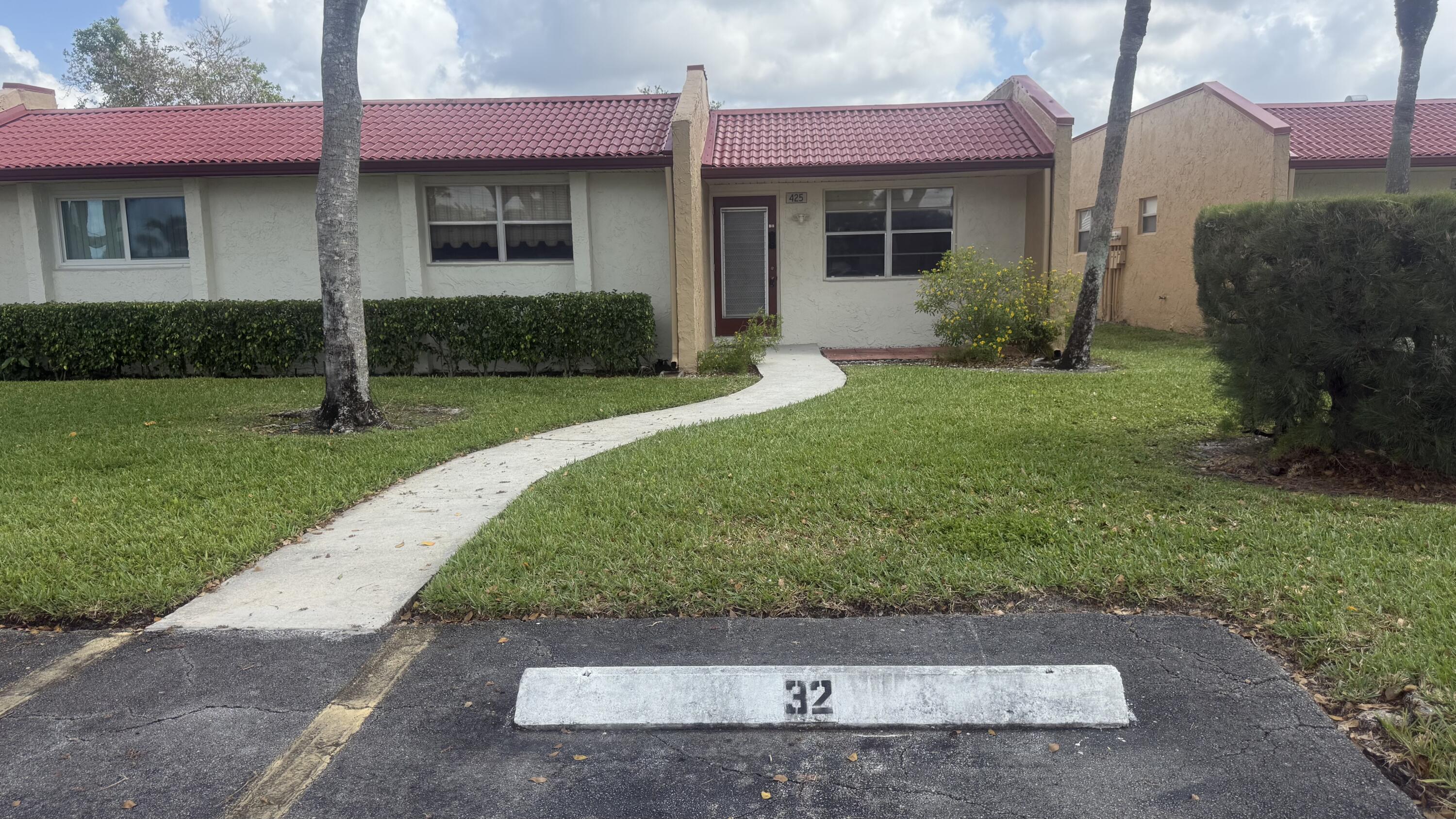 Property for Sale at 425 Lake Helen Drive, West Palm Beach, Palm Beach County, Florida - Bedrooms: 2 
Bathrooms: 2  - $199,000