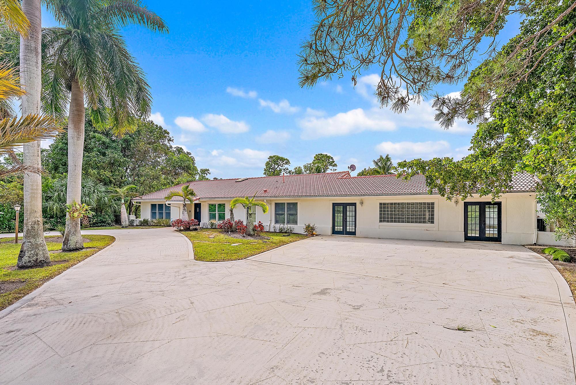Property for Sale at 3169 Horseshoe Circle, West Palm Beach, Palm Beach County, Florida - Bedrooms: 5 
Bathrooms: 5  - $999,999
