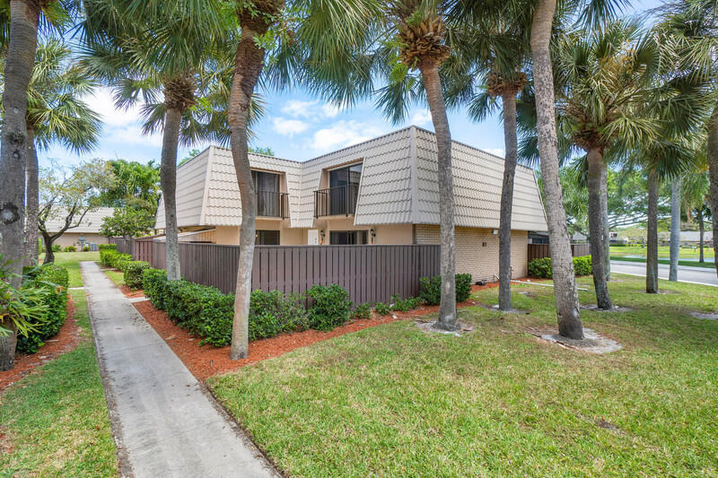 6419 64th Way, West Palm Beach, Palm Beach County, Florida - 2 Bedrooms  
2.5 Bathrooms - 