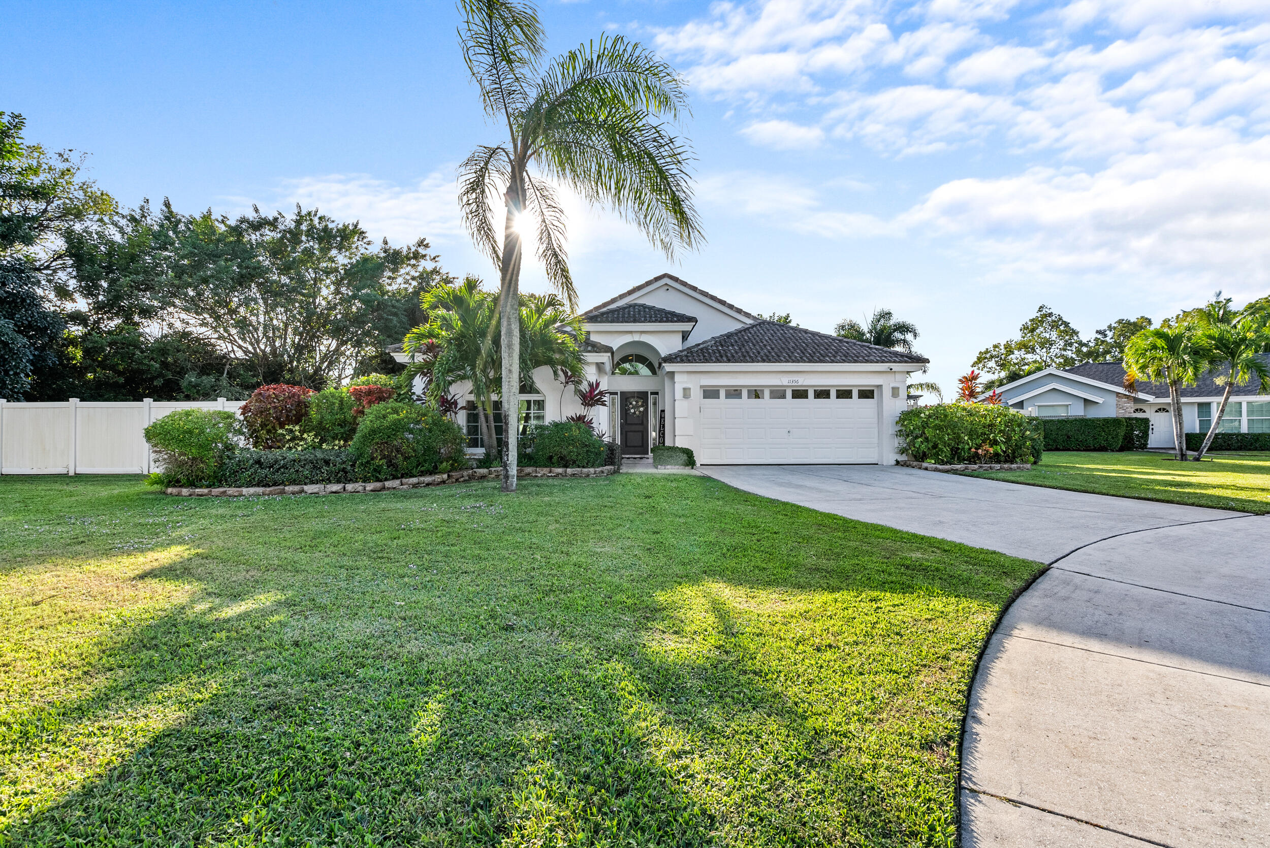 11356 Coralwood Court, Wellington, Palm Beach County, Florida - 4 Bedrooms  
2.5 Bathrooms - 