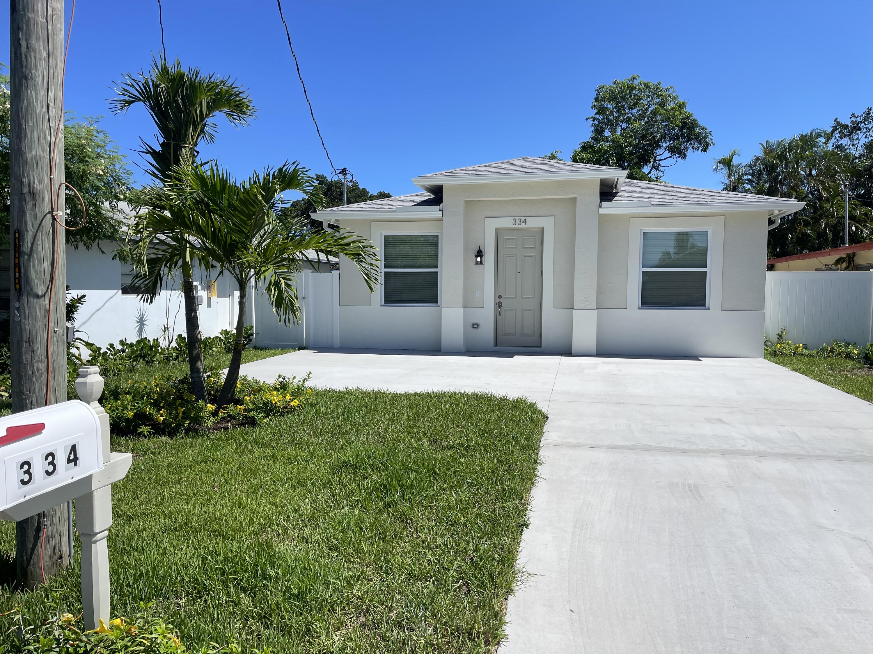 334 Ne 13th Avenue, Boynton Beach, Palm Beach County, Florida - 4 Bedrooms  
2 Bathrooms - 