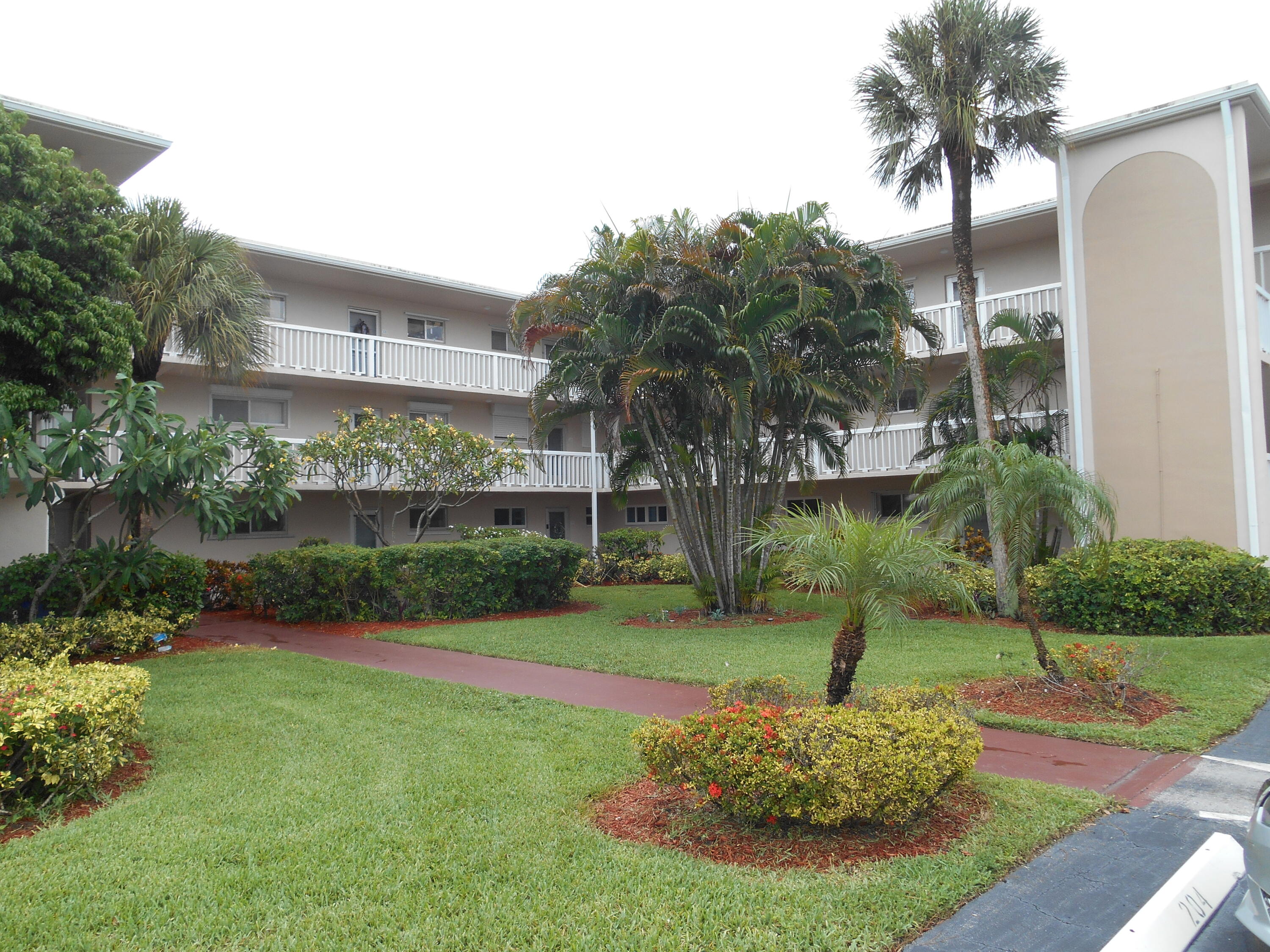 2856 S Garden Drive 211, Lake Worth, Palm Beach County, Florida - 2 Bedrooms  
1 Bathrooms - 