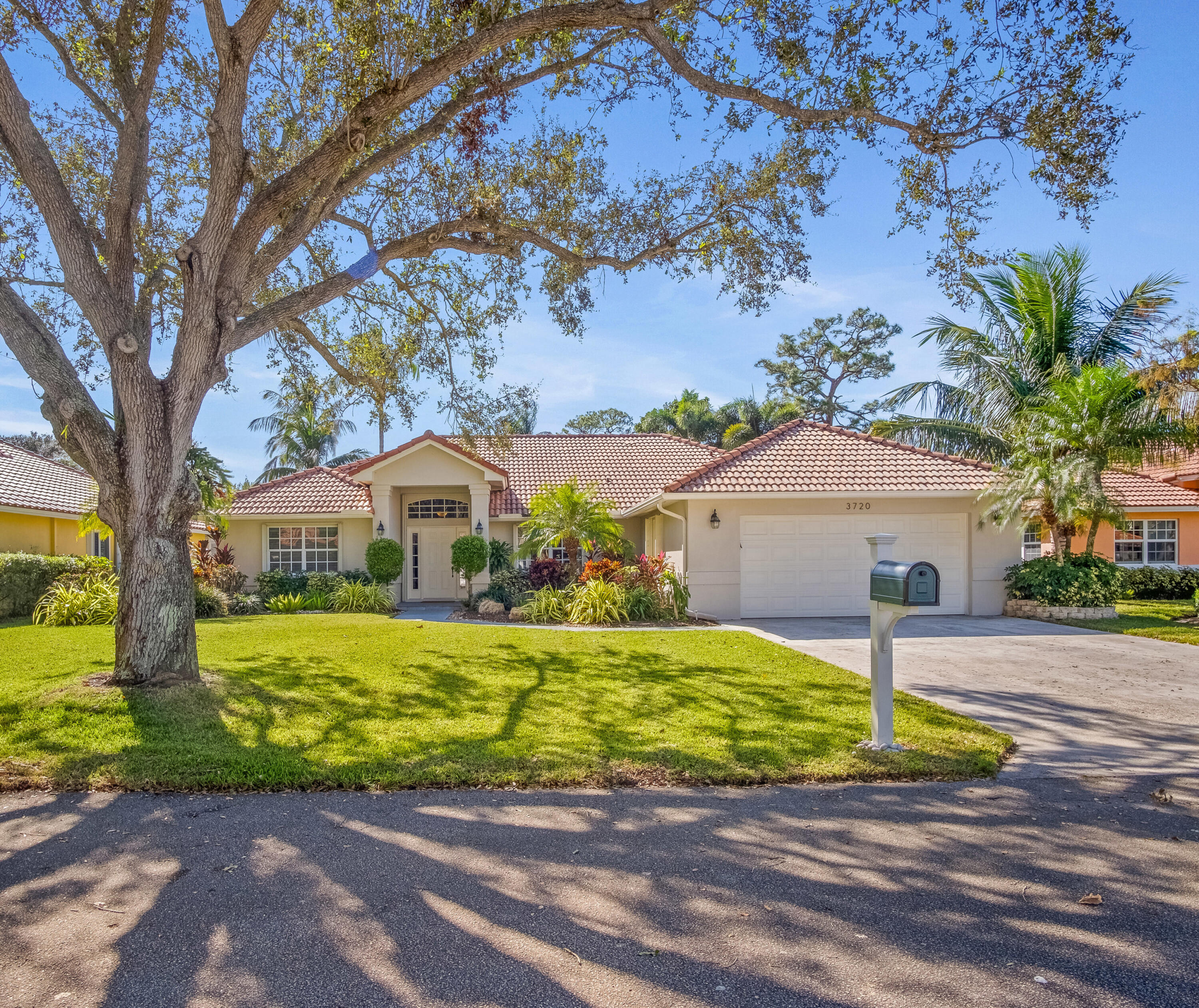 3720 Beachwood Drive, Delray Beach, Palm Beach County, Florida - 3 Bedrooms  
2.5 Bathrooms - 