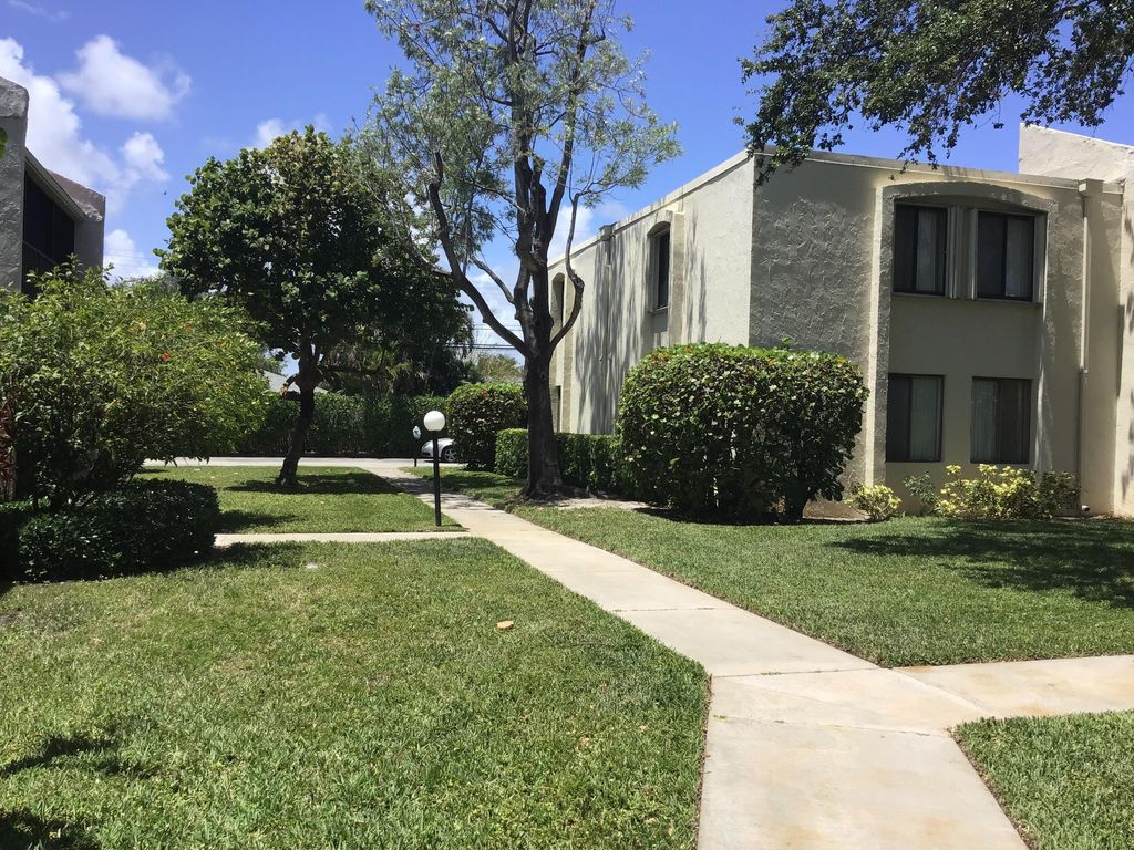 Photo of 150 Pineview Road #D4, Tequesta, FL 33469 (MLS # RX-10901294)