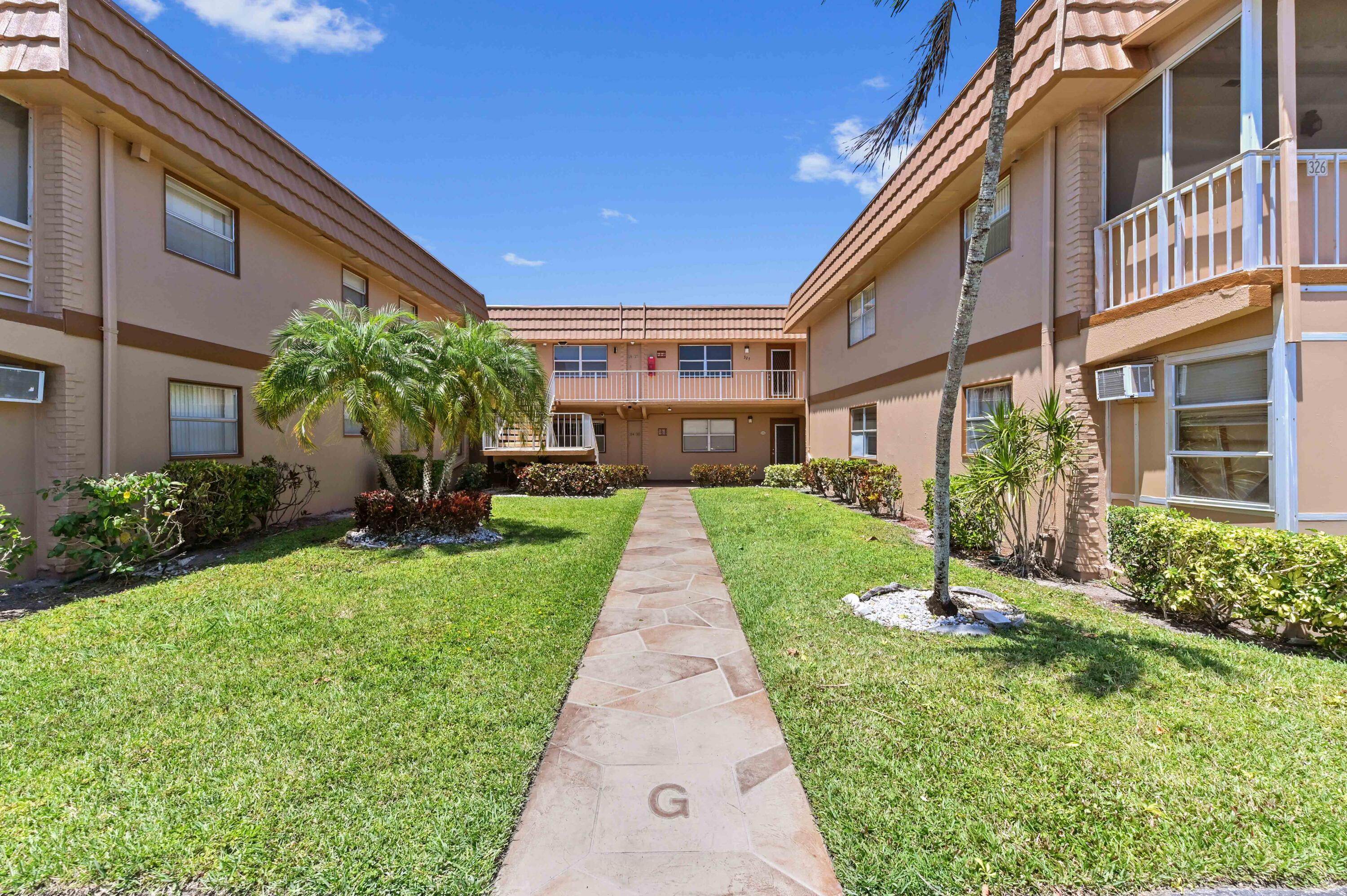 302 Brittany G, Delray Beach, Palm Beach County, Florida - 1 Bedrooms  
1.5 Bathrooms - 