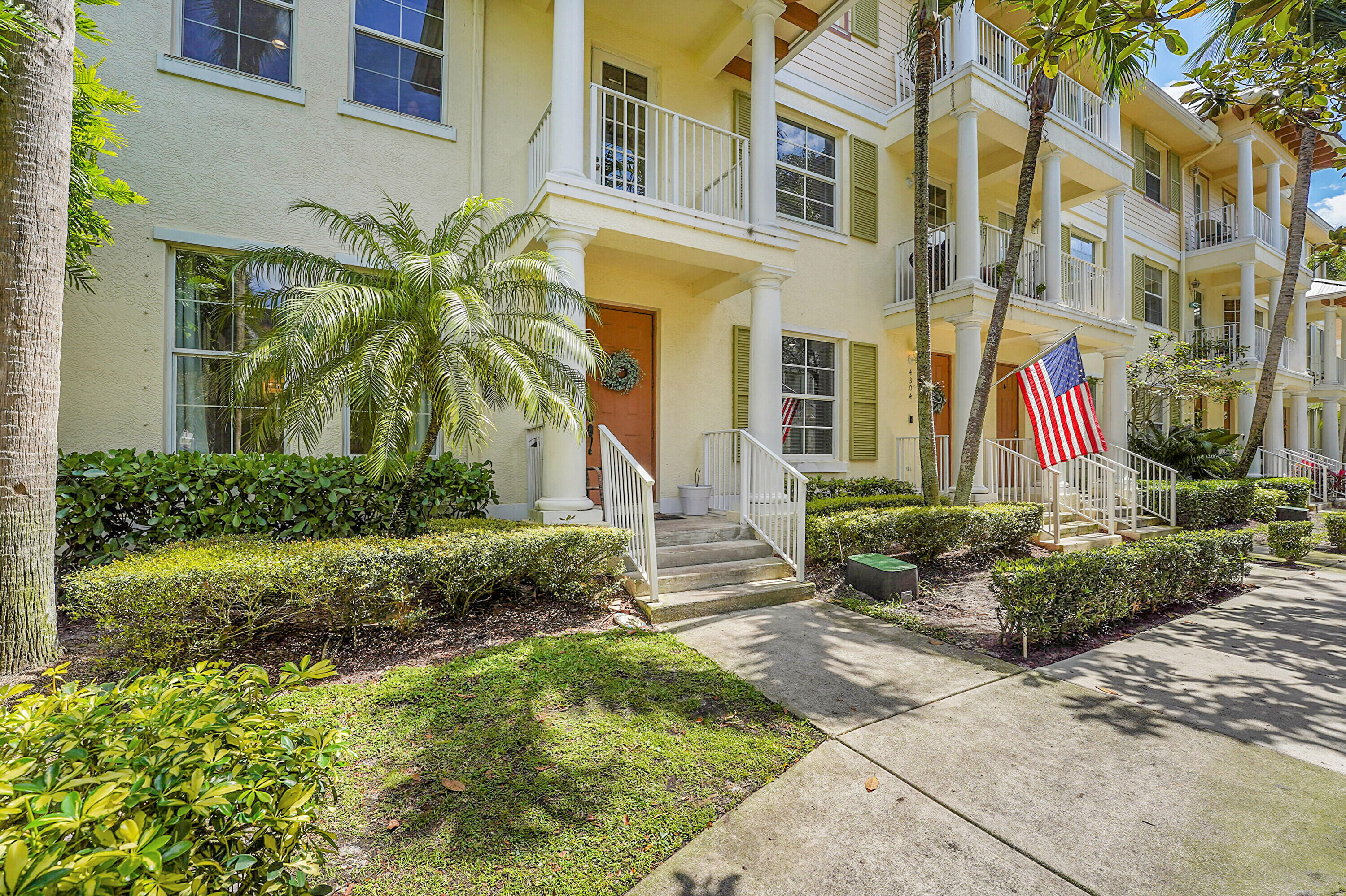 4300 Blowing Point Place, Jupiter, Palm Beach County, Florida - 4 Bedrooms  
3.5 Bathrooms - 