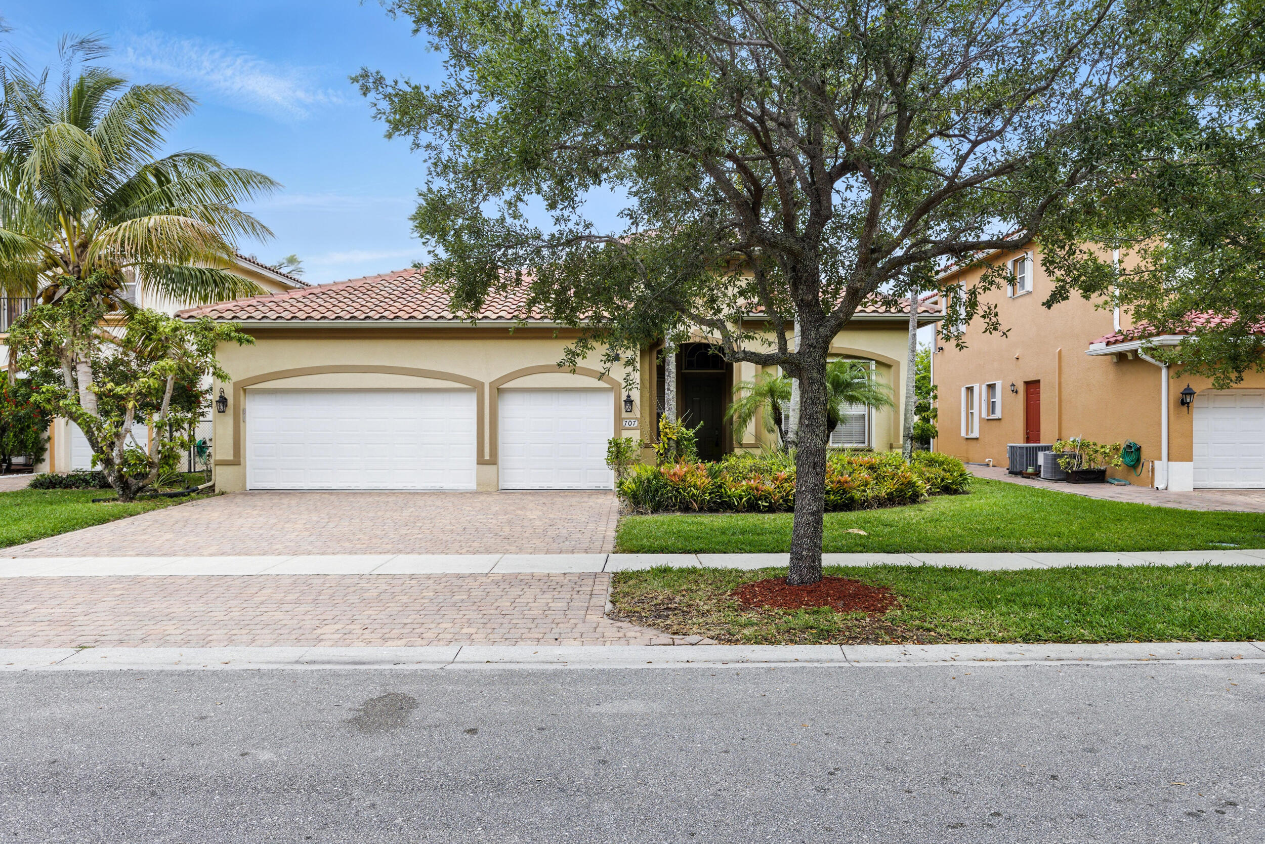 707 Cresta Circle, West Palm Beach, Palm Beach County, Florida - 4 Bedrooms  
2.5 Bathrooms - 