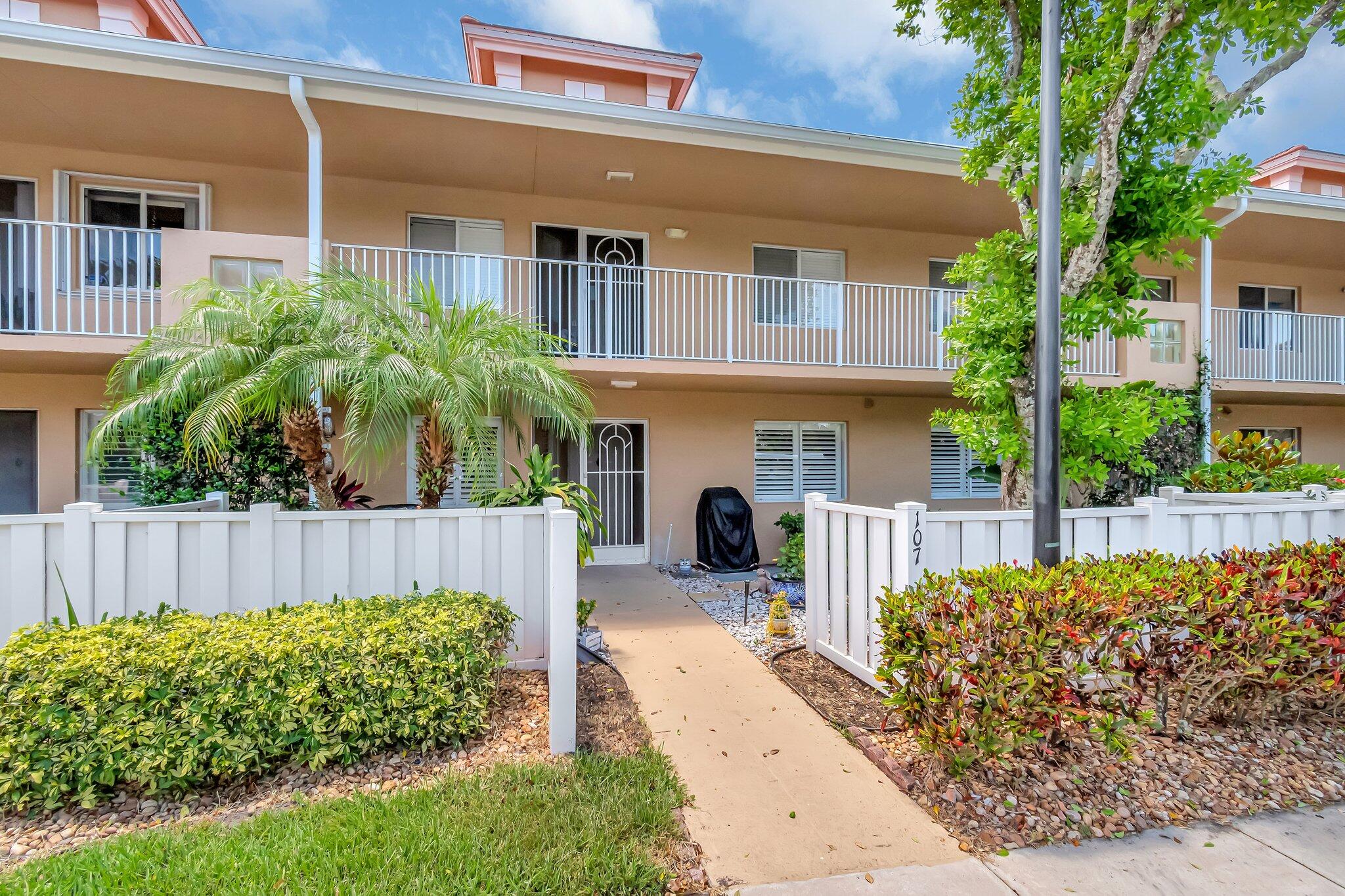 Property for Sale at 5914 Regal Glen Drive 107, Boynton Beach, Palm Beach County, Florida - Bedrooms: 3 
Bathrooms: 2  - $333,000