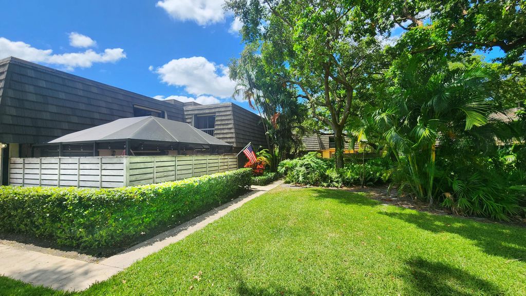 Photo of 534 5th Terrace, Palm Beach Gardens, FL 33418 (MLS # RX-10983316)