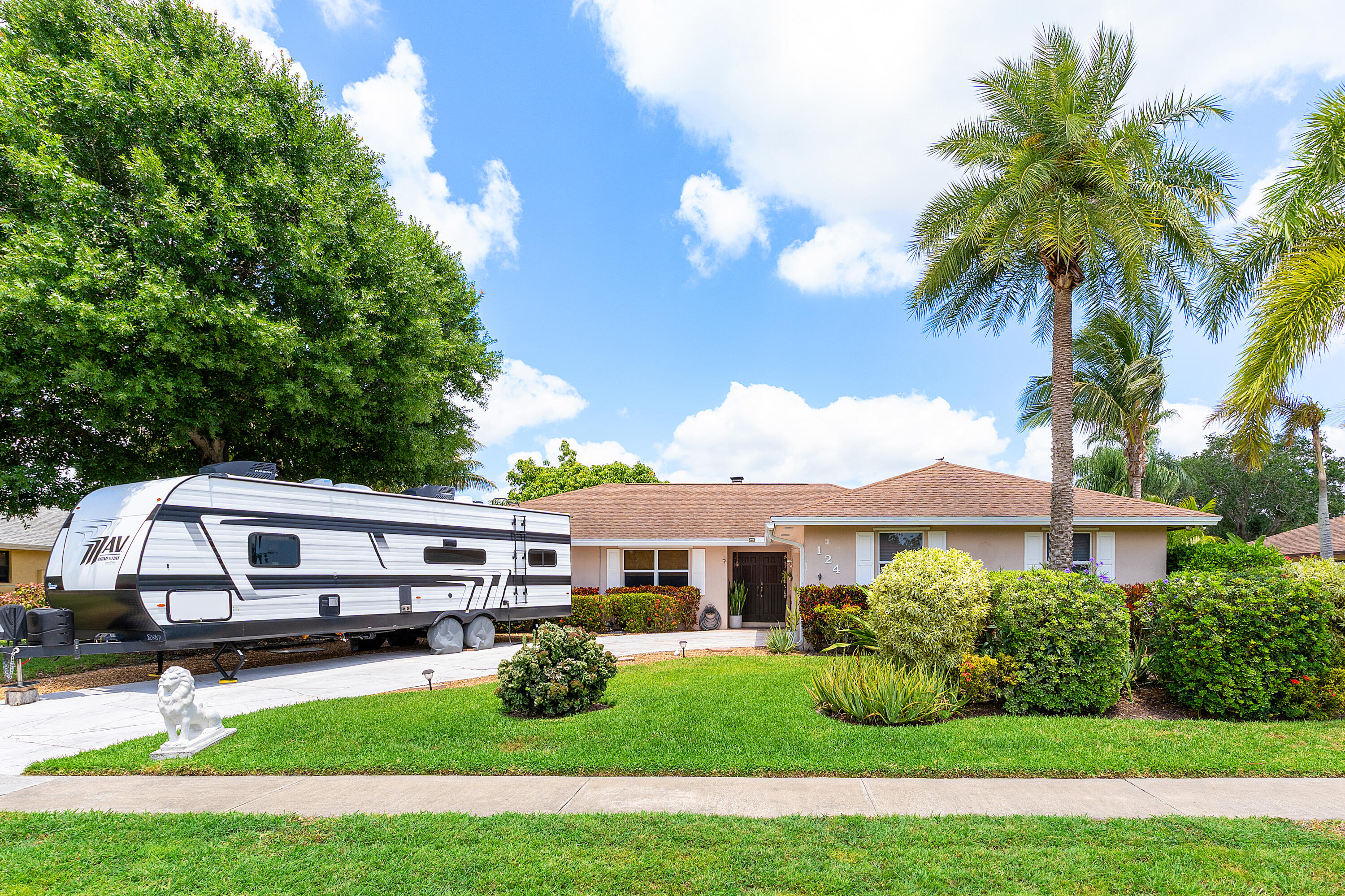 124 Rivera Avenue, Royal Palm Beach, Palm Beach County, Florida - 3 Bedrooms  
2 Bathrooms - 