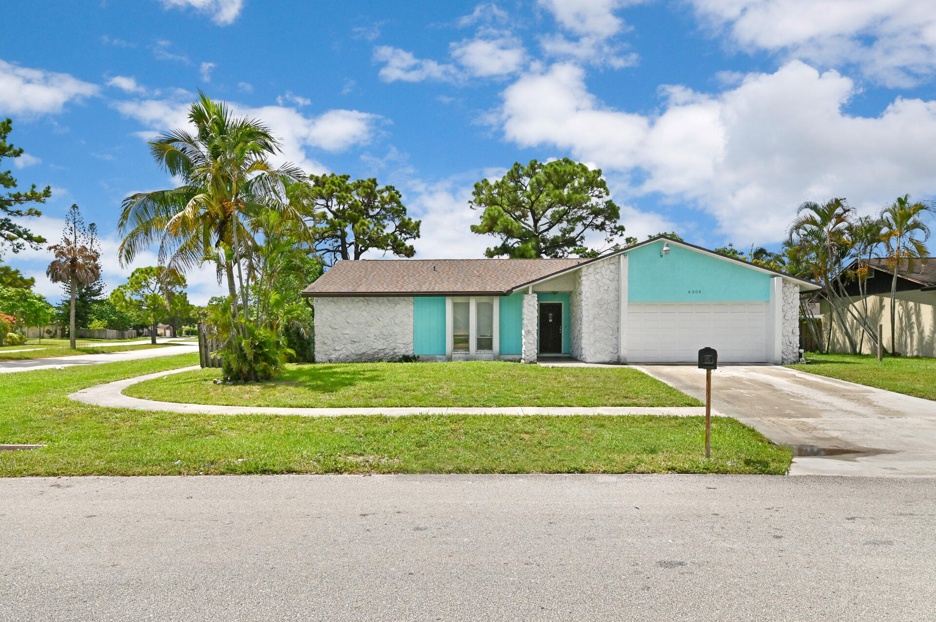 6306 Saxon Boulevard, West Palm Beach, Palm Beach County, Florida - 5 Bedrooms  
3 Bathrooms - 