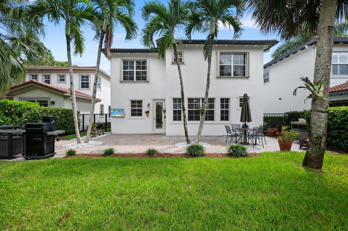 559 Tomahawk Court, Palm Beach Gardens, Palm Beach County, Florida - 3 Bedrooms  
2.5 Bathrooms - 