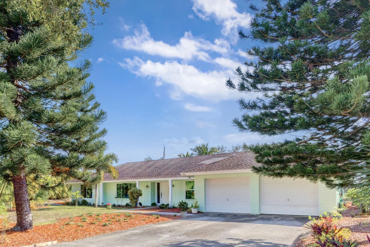 Property for Sale at 313 Country Club Drive, Tequesta, Palm Beach County, Florida - Bedrooms: 5 
Bathrooms: 3  - $1,125,000