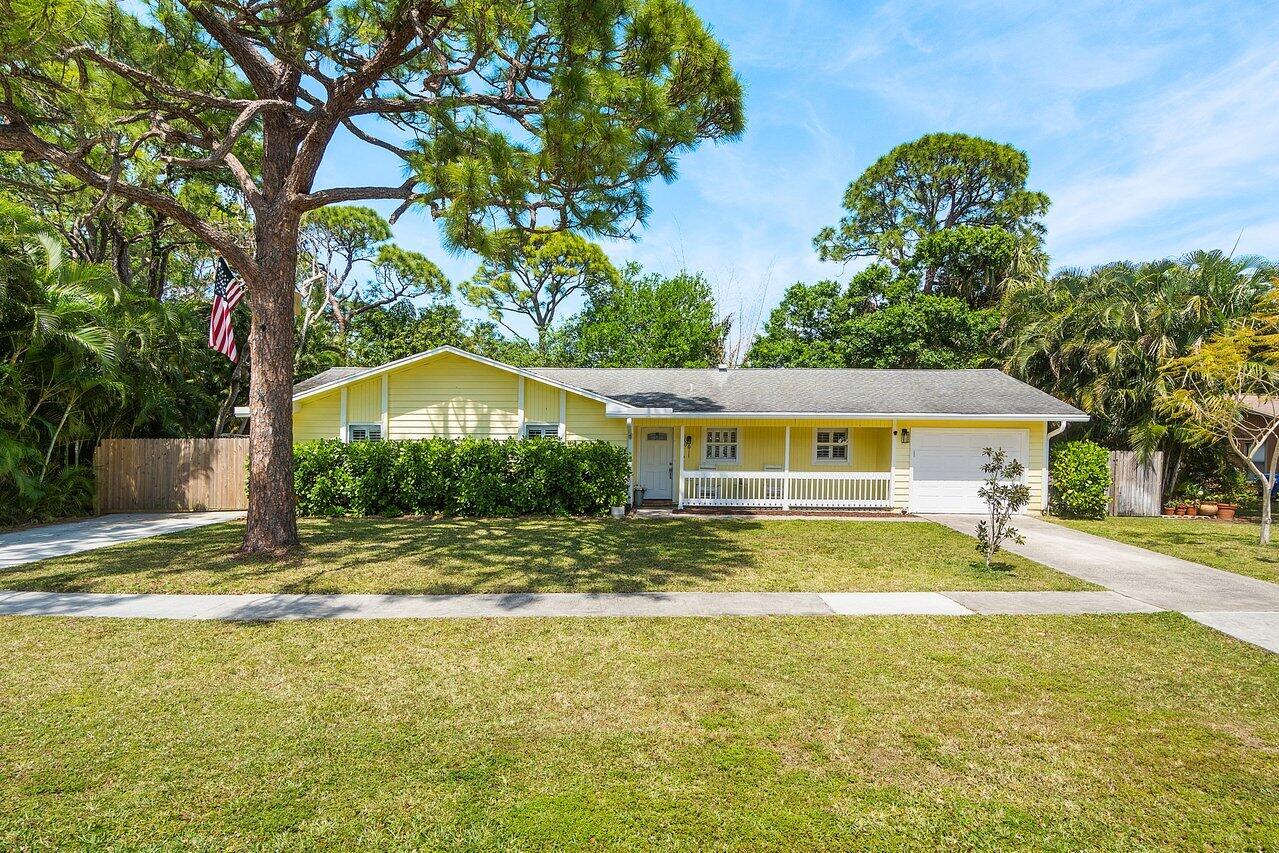 Property for Sale at 903 Oak Circle, Jupiter, Palm Beach County, Florida - Bedrooms: 3 
Bathrooms: 2  - $679,000