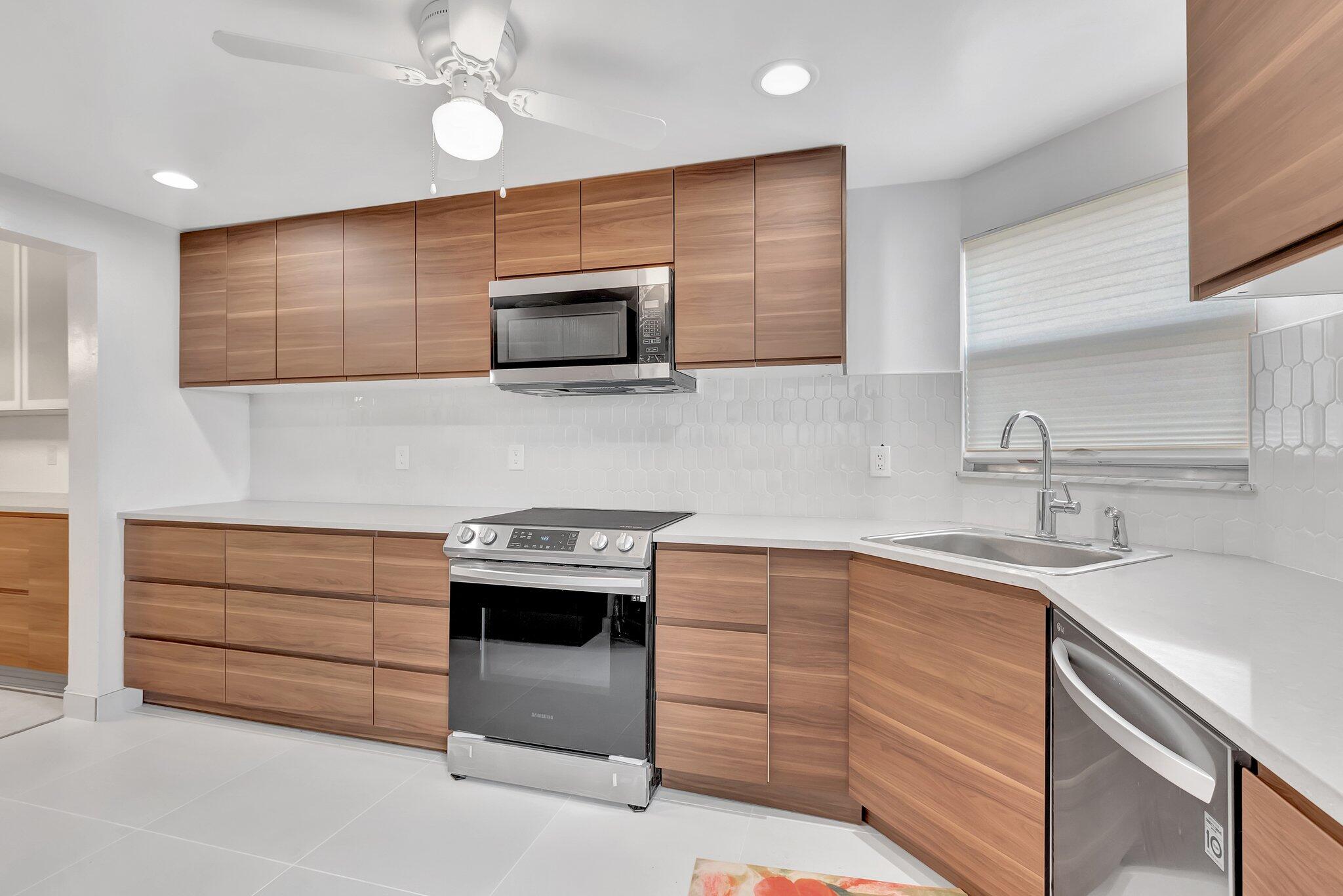 Property for Sale at 3590 Via Poinciana 205, Lake Worth, Palm Beach County, Florida - Bedrooms: 2 
Bathrooms: 2  - $175,000