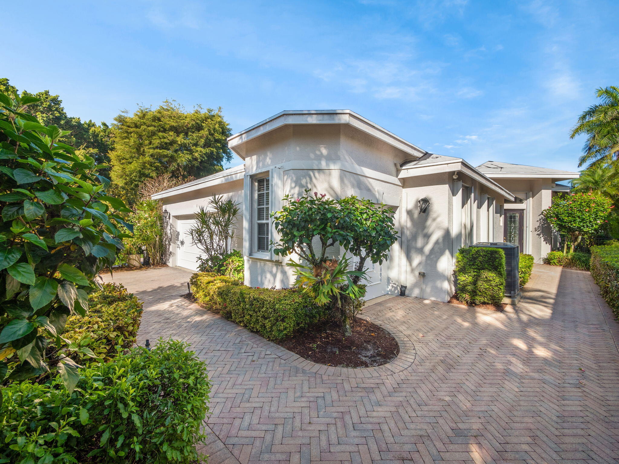 Property for Sale at 121 Victoria Bay Court, Palm Beach Gardens, Palm Beach County, Florida - Bedrooms: 4 
Bathrooms: 3  - $1,400,000