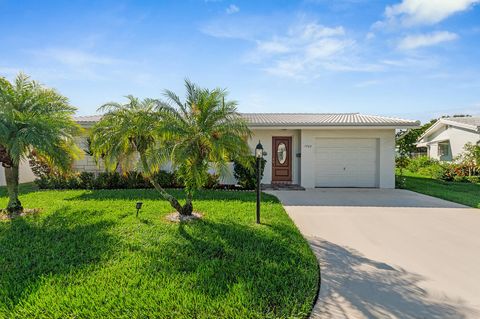 Photo of 1702 SW 14th Avenue, Boynton Beach, FL 33426 (MLS # RX-11125285)