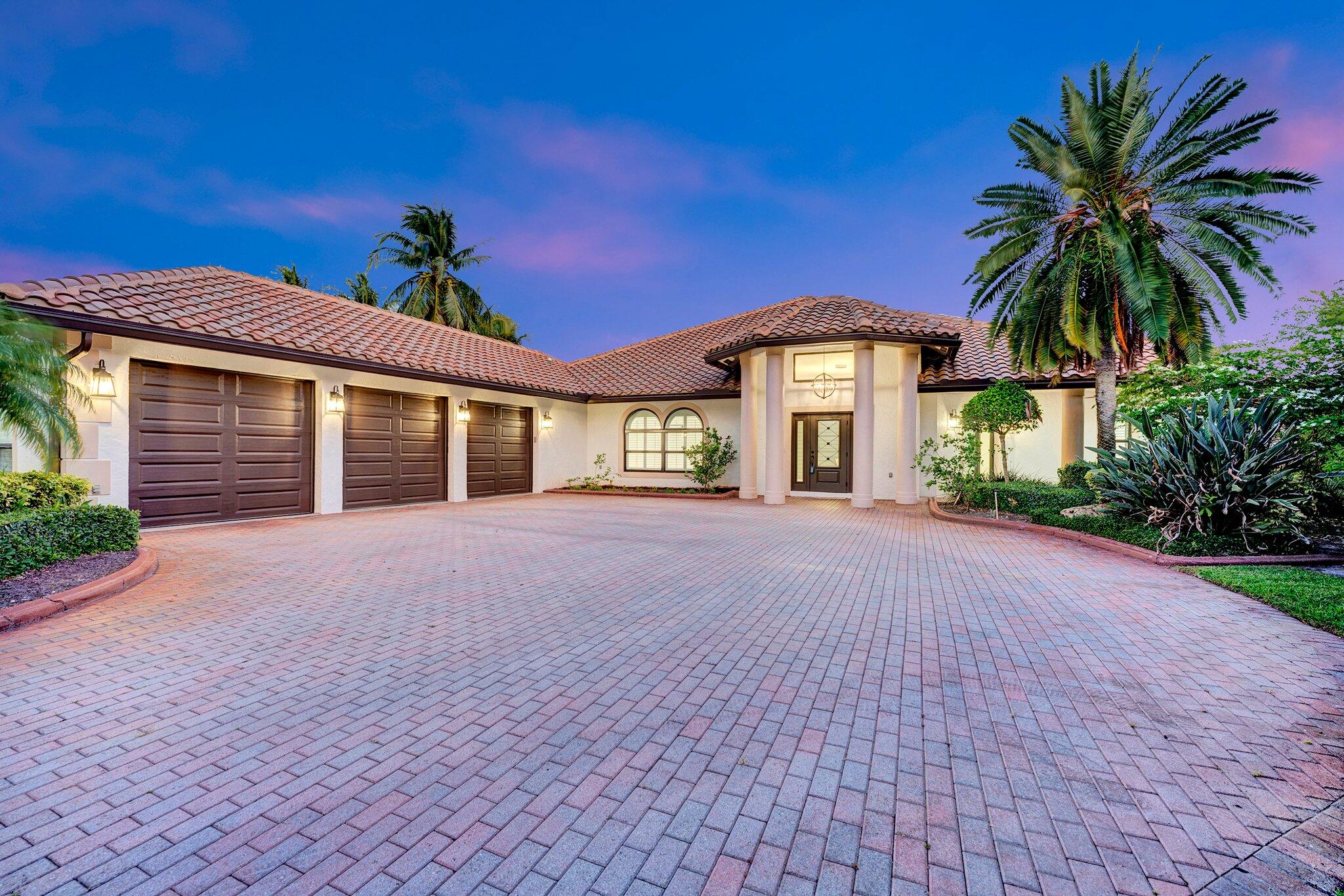 2386 Sunderland Avenue Ave, Wellington, Palm Beach County, Florida - 5 Bedrooms  
4.5 Bathrooms - 