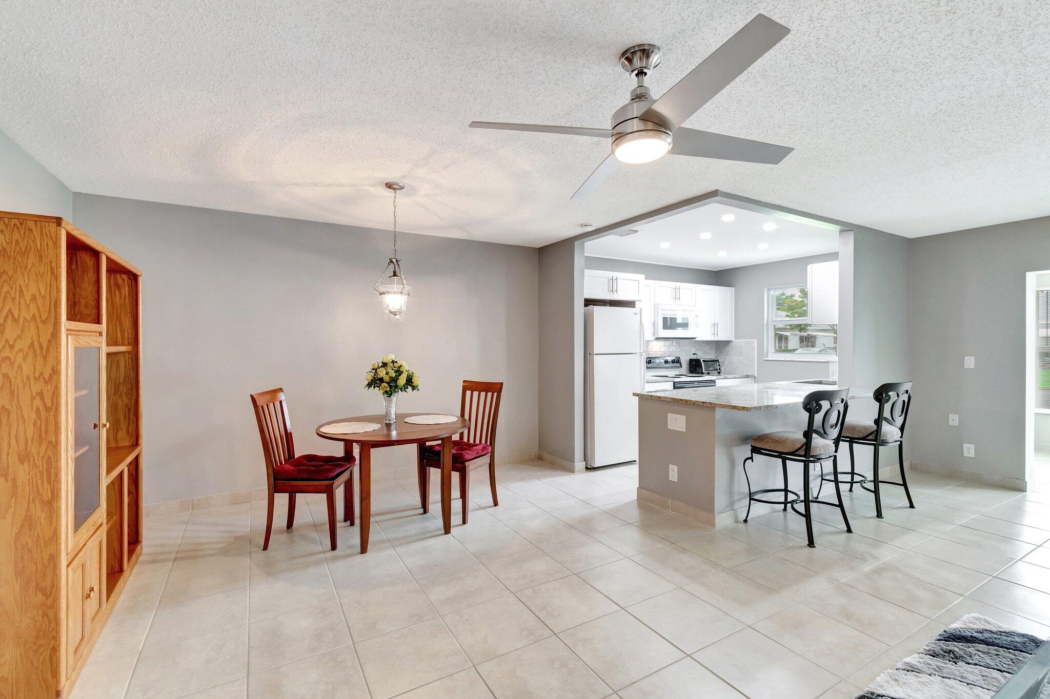 1177 S Drive Circle B, Delray Beach, Palm Beach County, Florida - 1 Bedrooms  
1.5 Bathrooms - 